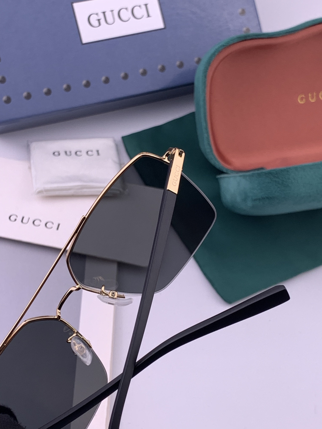 GUCCI 男款炫彩飞行员偏光太阳镜 ❤️材质：高清尼龙加厚卡槽高清偏光镜片 🌹无边框镜架💕颜👍型号：G