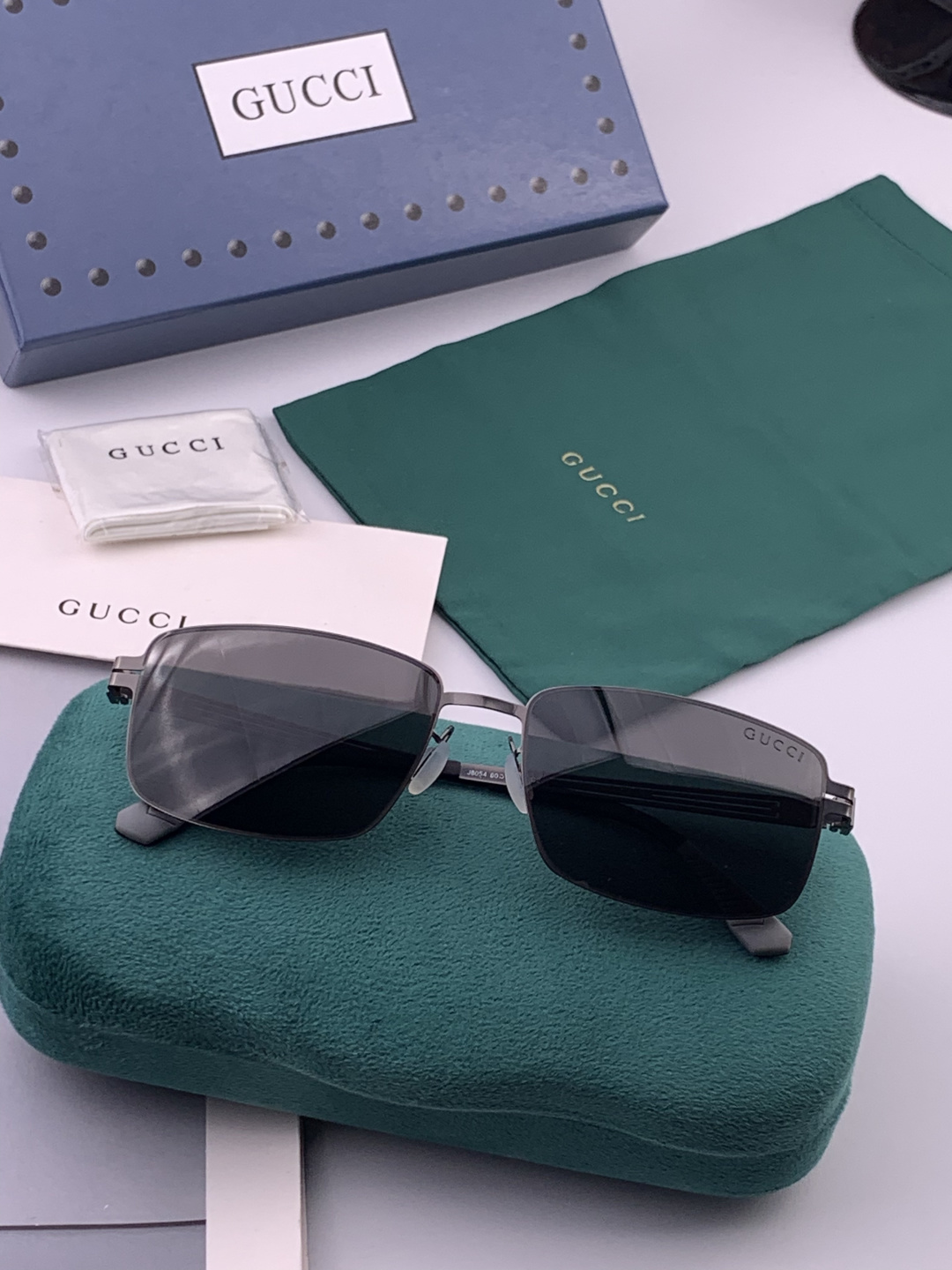 GUCCI 男款炫彩飞行员偏光太阳镜 ❤️材质：高清尼龙加厚卡槽高清偏光镜片 🌹无边框镜架💕颜👍型号：G