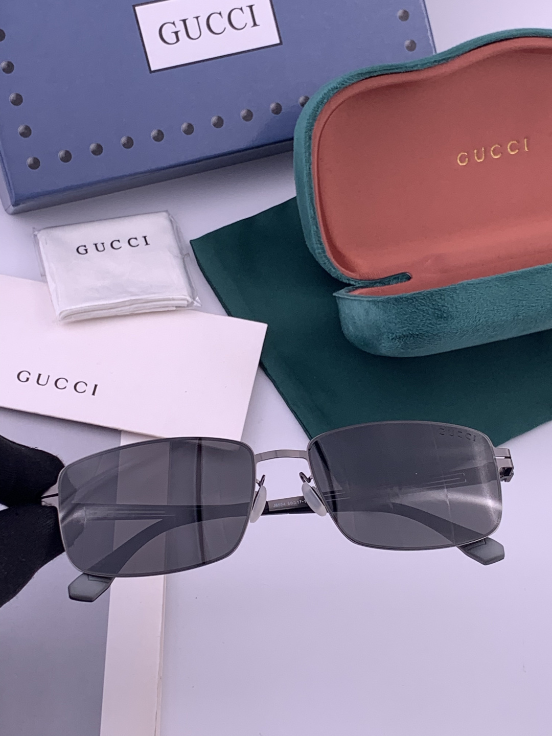 GUCCI 男款炫彩飞行员偏光太阳镜 ❤️材质：高清尼龙加厚卡槽高清偏光镜片 🌹无边框镜架💕颜👍型号：G
