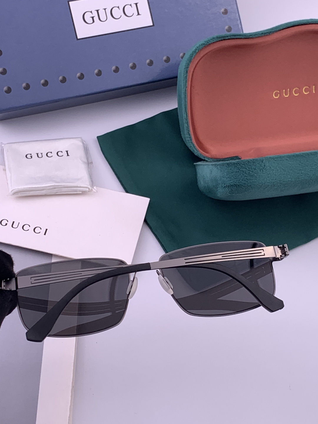 GUCCI 男款炫彩飞行员偏光太阳镜 ❤️材质：高清尼龙加厚卡槽高清偏光镜片 🌹无边框镜架💕颜👍型号：G
