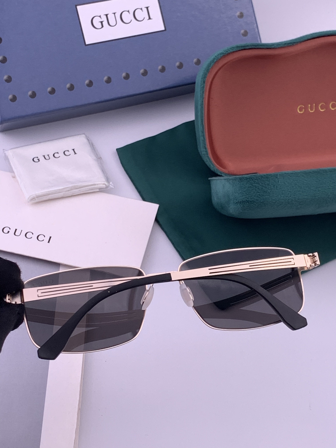 GUCCI 男款炫彩飞行员偏光太阳镜 ❤️材质：高清尼龙加厚卡槽高清偏光镜片 🌹无边框镜架💕颜👍型号：G