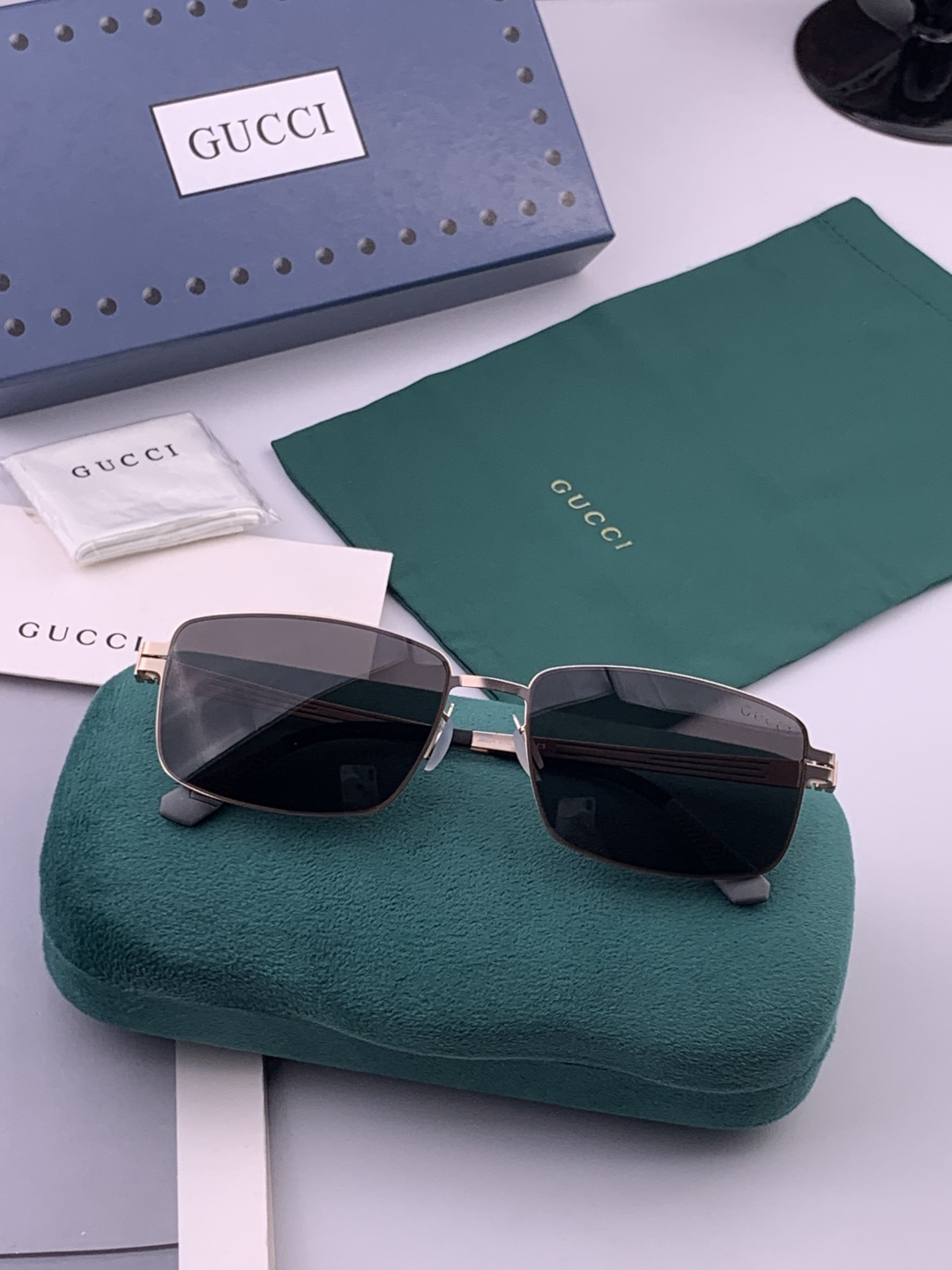 GUCCI 男款炫彩飞行员偏光太阳镜 ❤️材质：高清尼龙加厚卡槽高清偏光镜片 🌹无边框镜架💕颜👍型号：G