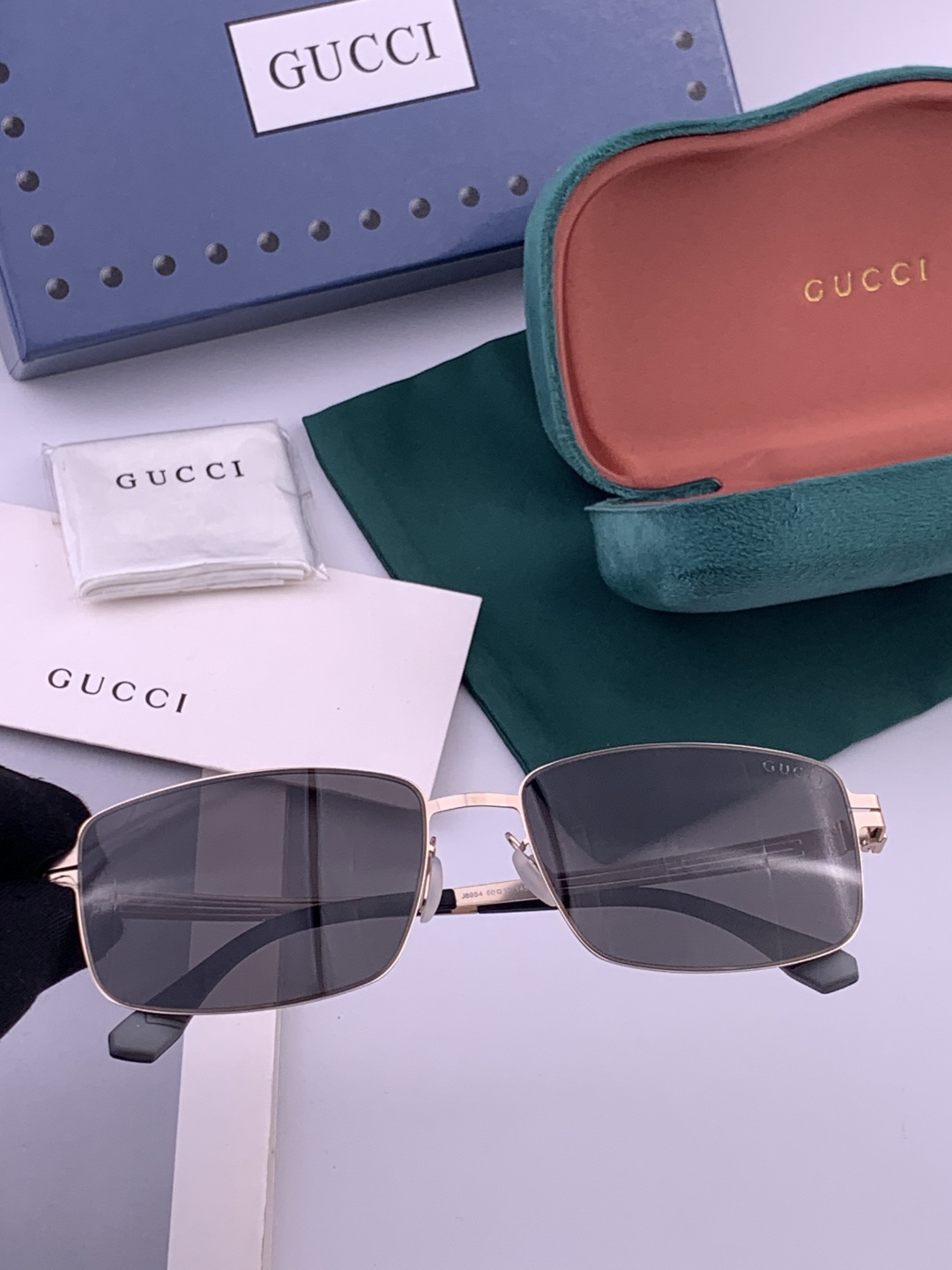 GUCCI 男款炫彩飞行员偏光太阳镜 ❤️材质：高清尼龙加厚卡槽高清偏光镜片 🌹无边框镜架💕颜👍型号：G