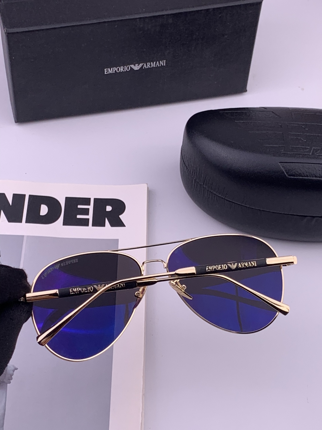 【阿玛尼】新款超百搭金属尼龙太阳镜、造型轮廓超大镜框完美修饰脸型，时尚超级百搭 ！型号：A1083