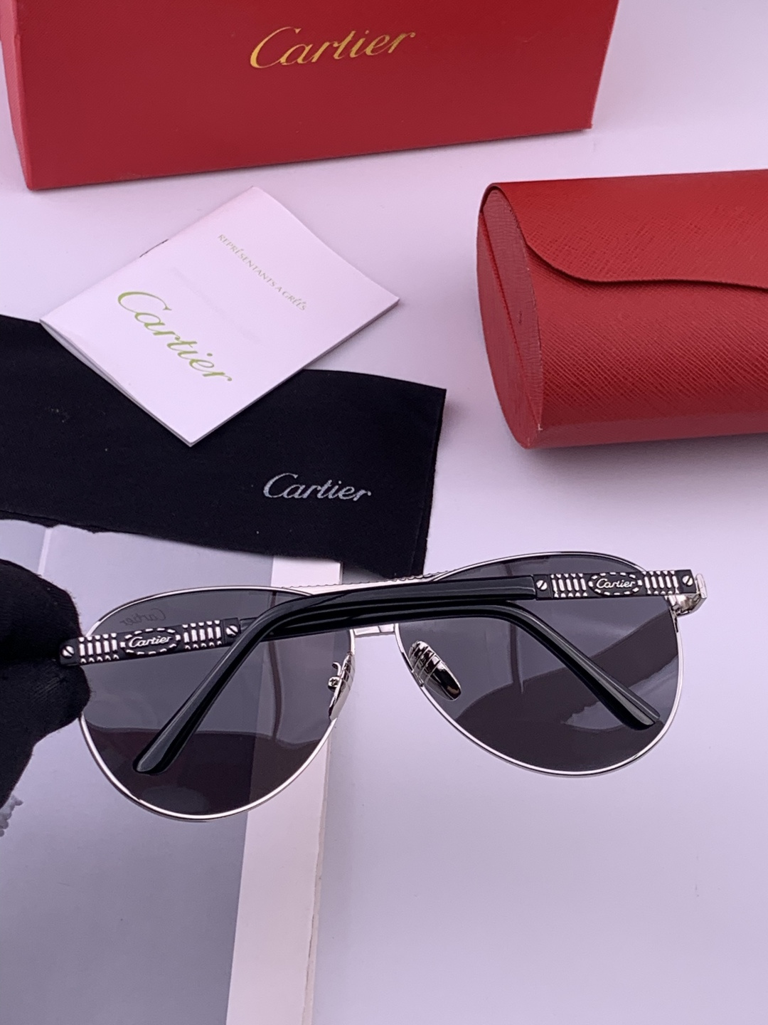 【Cartier  卡地亚】 👑男女款偏光墨镜  双色烤漆工艺  进口宝丽来偏光镜片   顶级做工彰显非
