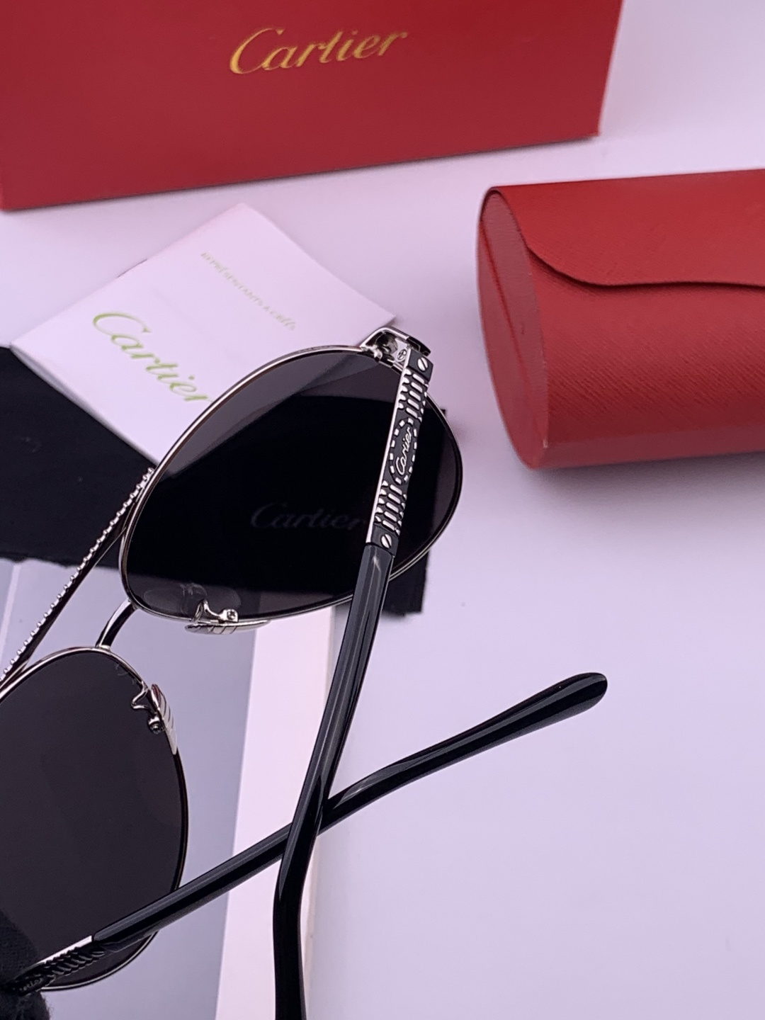 【Cartier  卡地亚】 👑男女款偏光墨镜  双色烤漆工艺  进口宝丽来偏光镜片   顶级做工彰显非