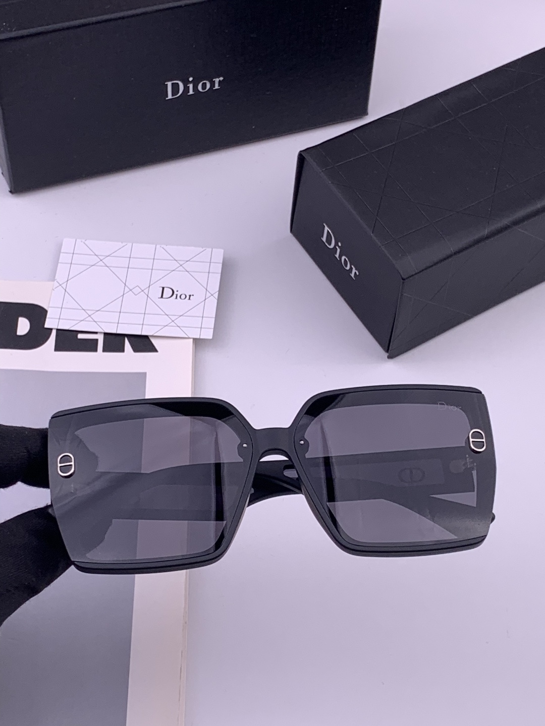 🔺 【DIOR-迪奥】开春新款 潮流爆款 时尚方框偏光太阳镜 高品质 佩戴舒适 网红潮款墨镜 女士高清偏