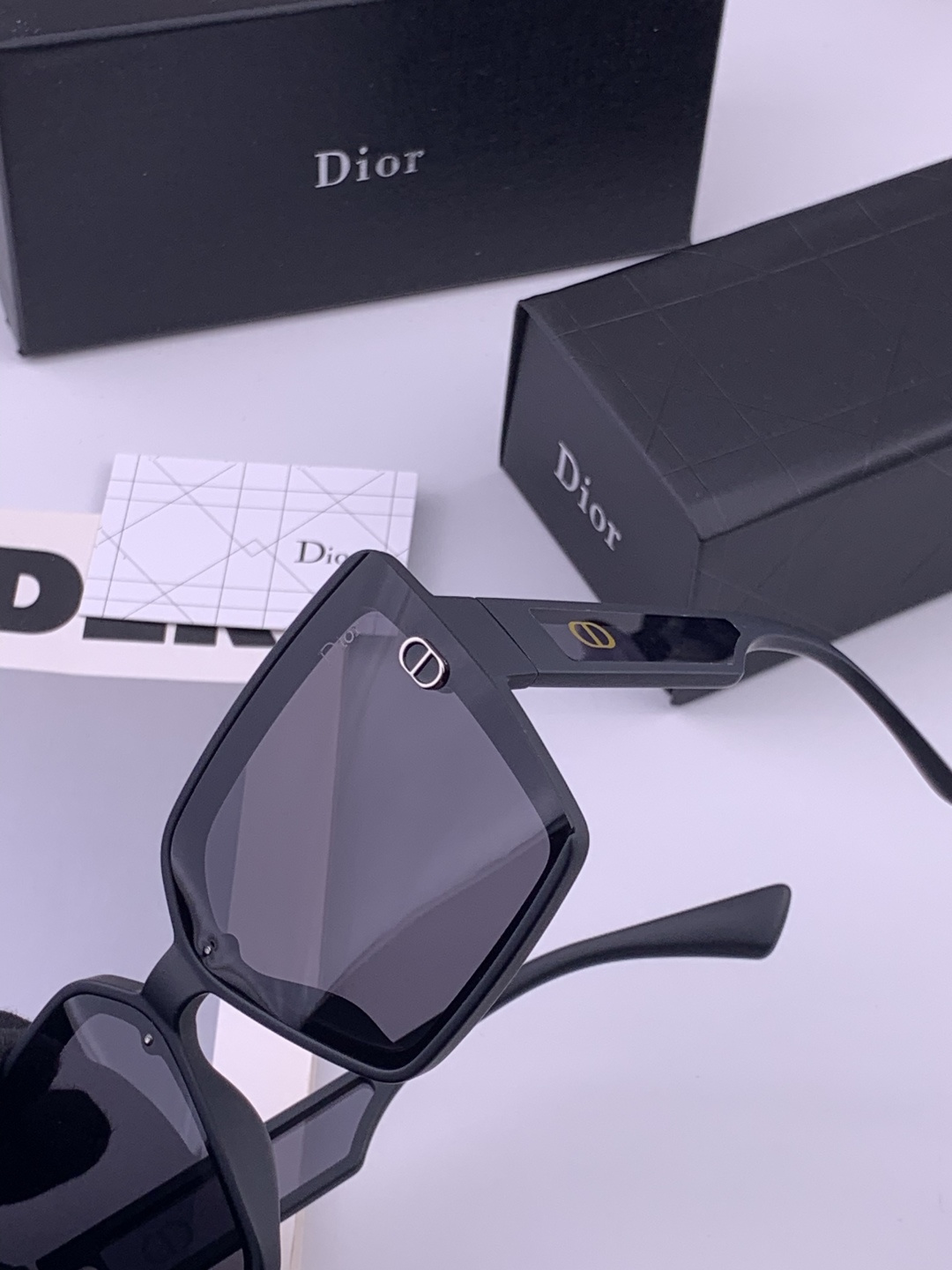 🔺 【DIOR-迪奥】开春新款 潮流爆款 时尚方框偏光太阳镜 高品质 佩戴舒适 网红潮款墨镜 女士高清偏
