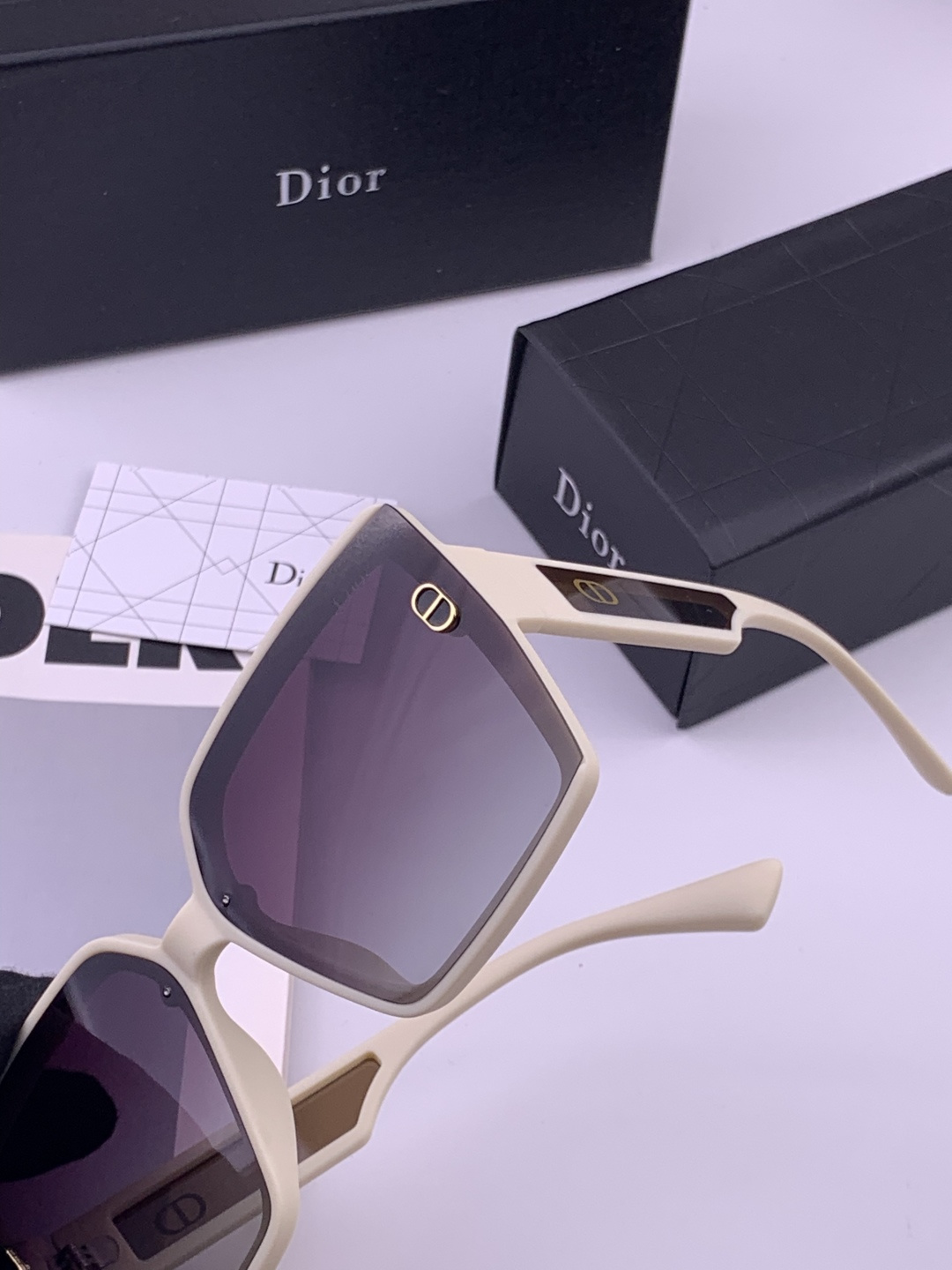 🔺 【DIOR-迪奥】开春新款 潮流爆款 时尚方框偏光太阳镜 高品质 佩戴舒适 网红潮款墨镜 女士高清偏