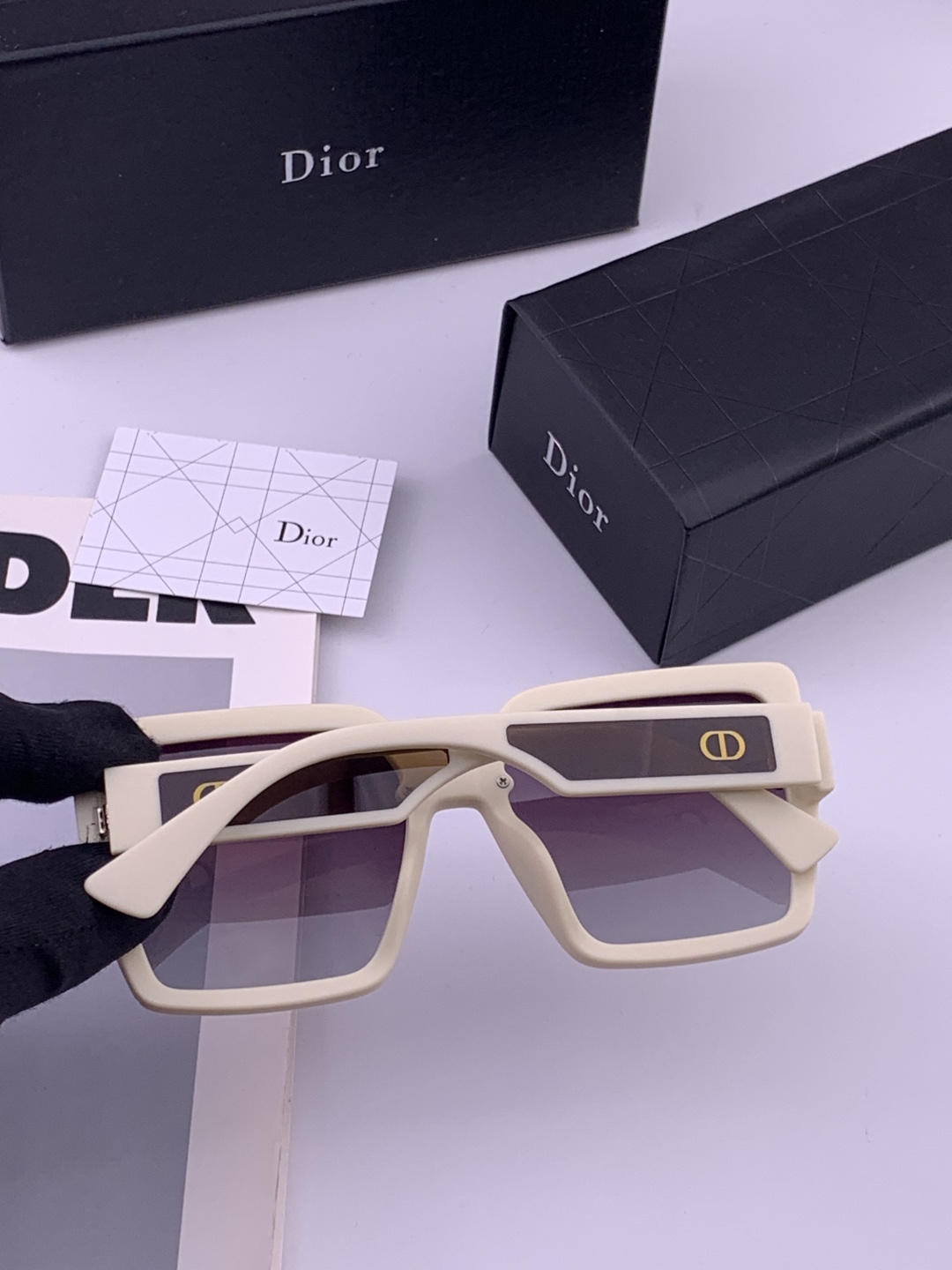🔺 【DIOR-迪奥】开春新款 潮流爆款 时尚方框偏光太阳镜 高品质 佩戴舒适 网红潮款墨镜 女士高清偏