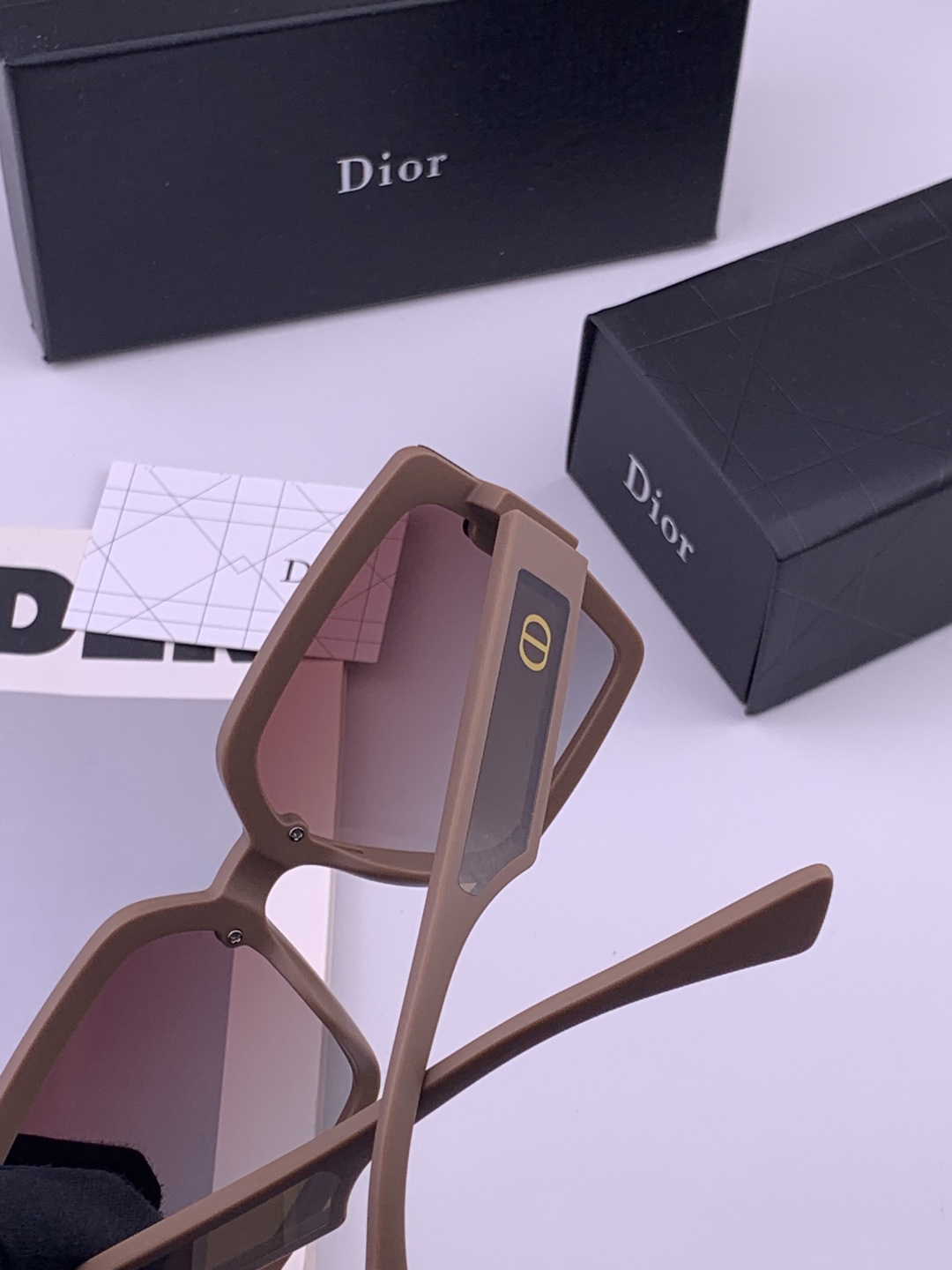 🔺 【DIOR-迪奥】开春新款 潮流爆款 时尚方框偏光太阳镜 高品质 佩戴舒适 网红潮款墨镜 女士高清偏