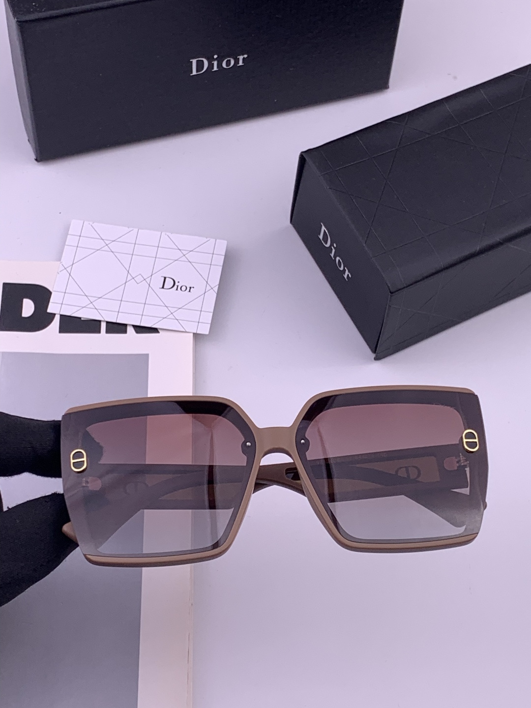 🔺 【DIOR-迪奥】开春新款 潮流爆款 时尚方框偏光太阳镜 高品质 佩戴舒适 网红潮款墨镜 女士高清偏