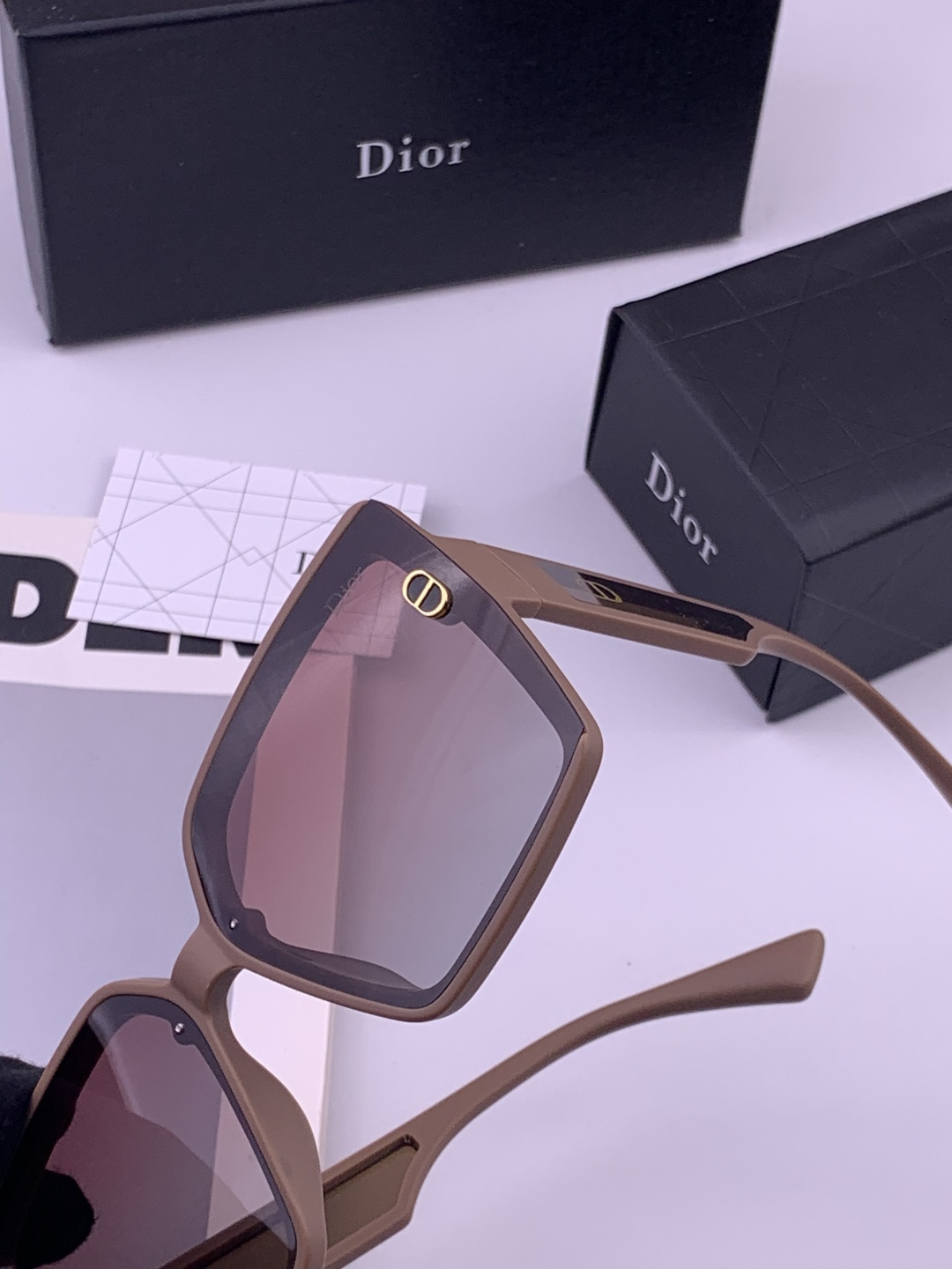 🔺 【DIOR-迪奥】开春新款 潮流爆款 时尚方框偏光太阳镜 高品质 佩戴舒适 网红潮款墨镜 女士高清偏
