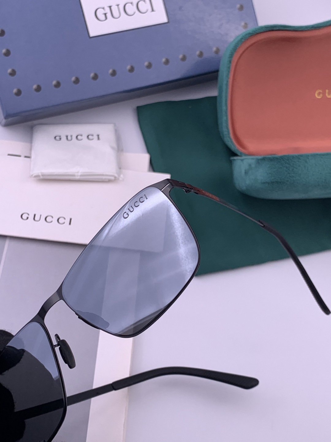 GUCCI 男款炫彩飞行员偏光太阳镜 ❤️材质：高清尼龙加厚卡槽高清偏光镜片 🌹无边框镜架💕颜👍型号：G