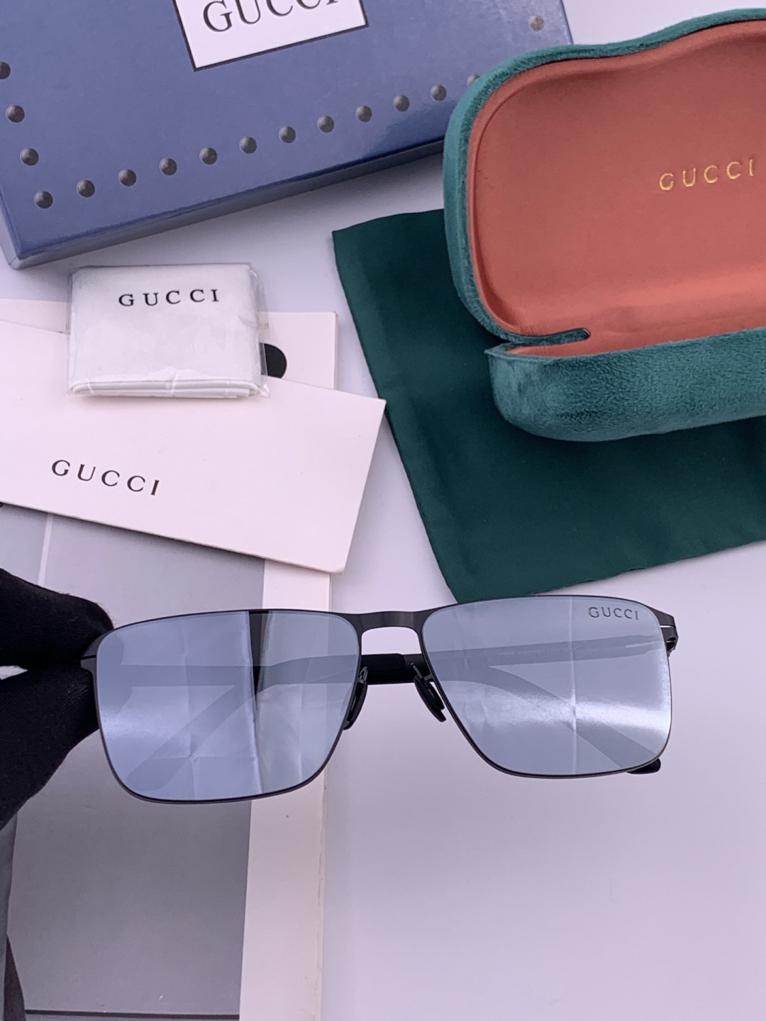 GUCCI 男款炫彩飞行员偏光太阳镜 ❤️材质：高清尼龙加厚卡槽高清偏光镜片 🌹无边框镜架💕颜👍型号：G
