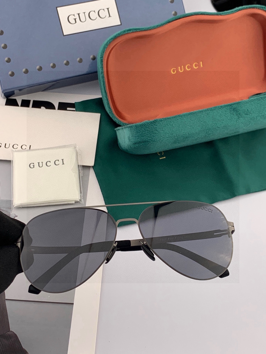 ♦️ GUCCI 新款男女情侣款太阳镜多边形墨镜iP电镀永不褪色 超轻超有弹性整幅眼镜无螺丝重要的是压不