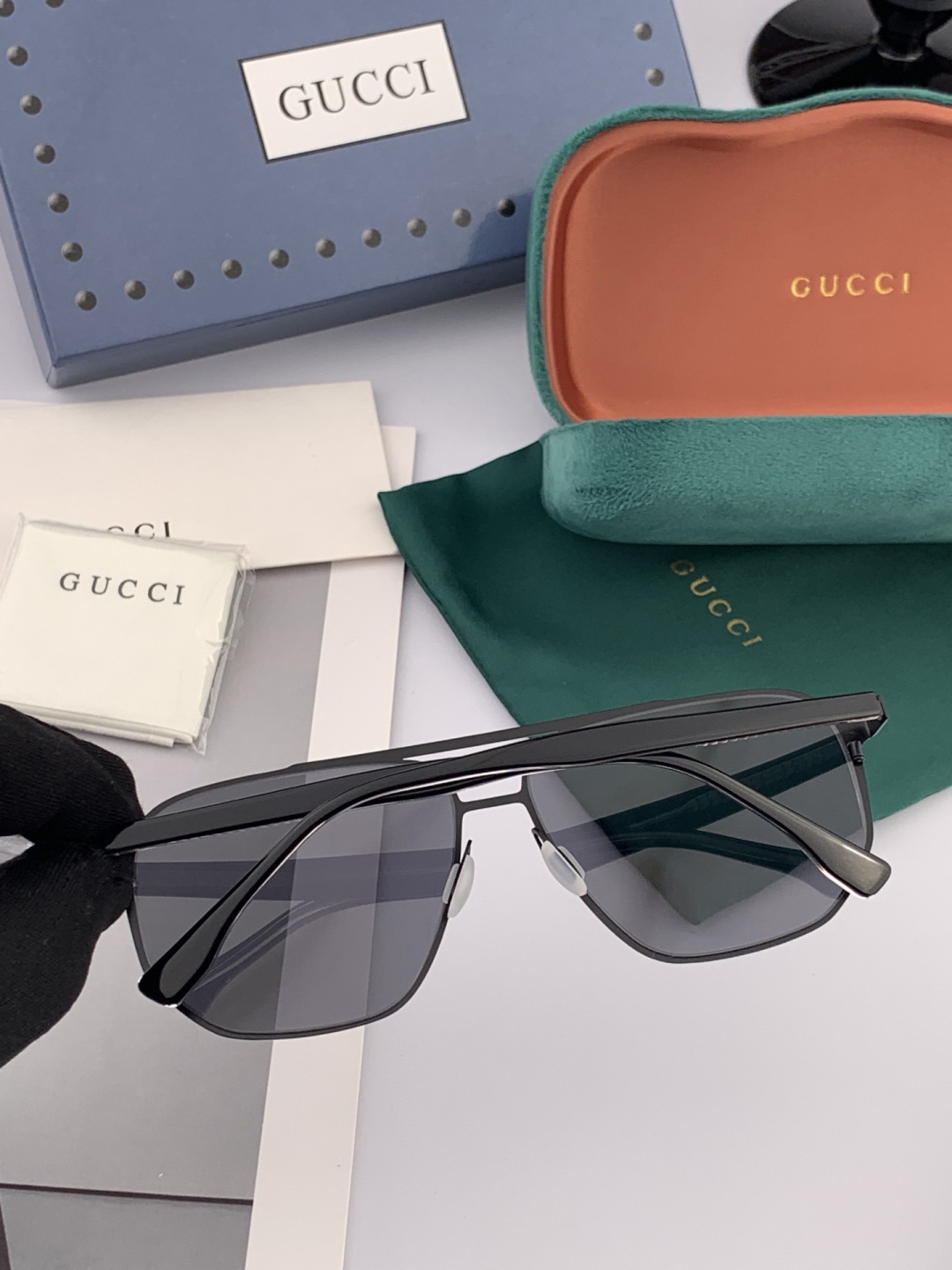 GUCCI 男款炫彩飞行员偏光太阳镜 ❤️材质：高清尼龙加厚卡槽高清偏光镜片 🌹无边框镜架💕颜👍型号：G