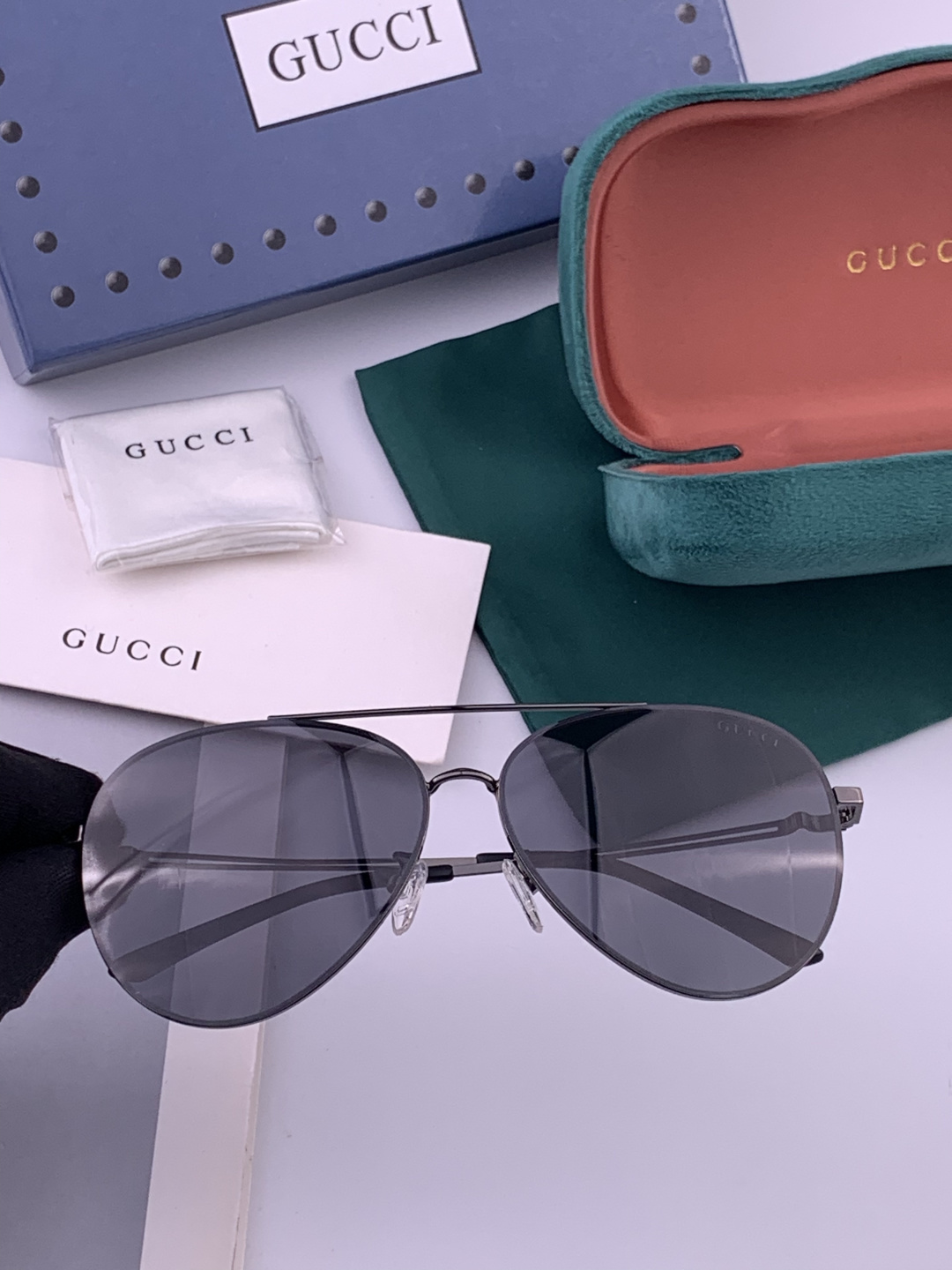 GUCCI 男款炫彩飞行员偏光太阳镜 ❤️材质：高清尼龙加厚卡槽高清偏光镜片 🌹无边框镜架💕颜👍型号：G