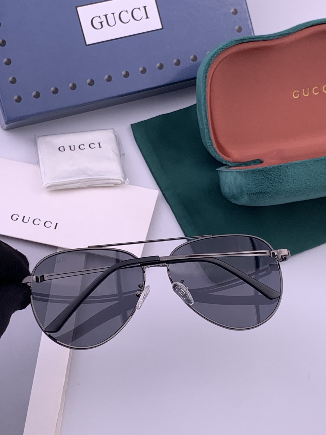 GUCCI 男款炫彩飞行员偏光太阳镜 ❤️材质：高清尼龙加厚卡槽高清偏光镜片 🌹无边框镜架💕颜👍型号：G