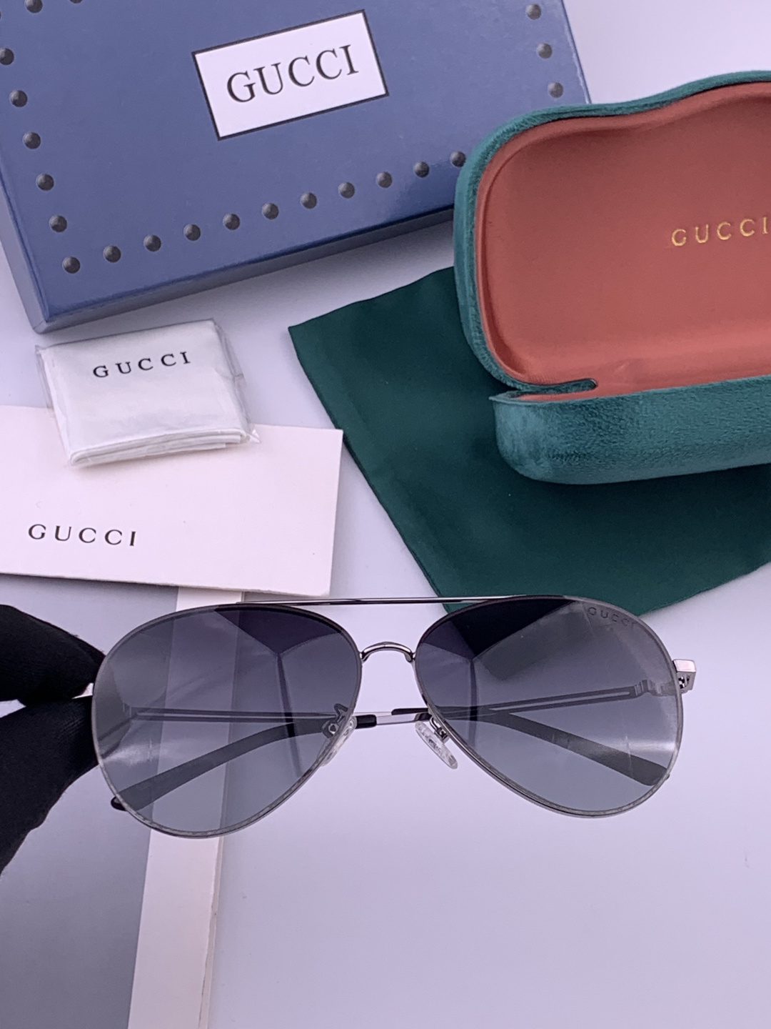 GUCCI 男款炫彩飞行员偏光太阳镜 ❤️材质：高清尼龙加厚卡槽高清偏光镜片 🌹无边框镜架💕颜👍型号：G