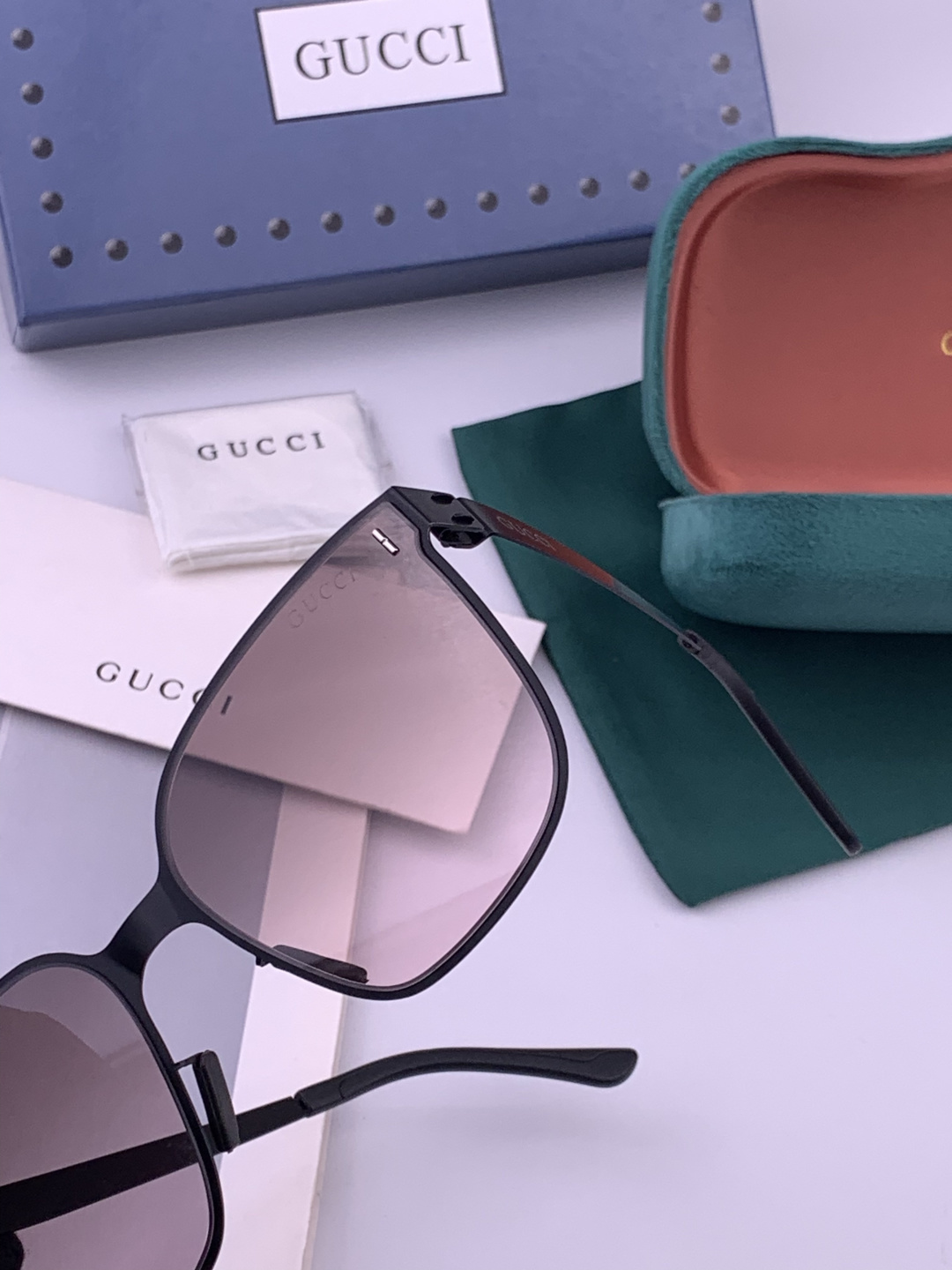 ♦️ GUCCI 新款男女情侣款太阳镜多边形墨镜iP电镀永不褪色 超轻超有弹性整幅眼镜无螺丝重要的是压不