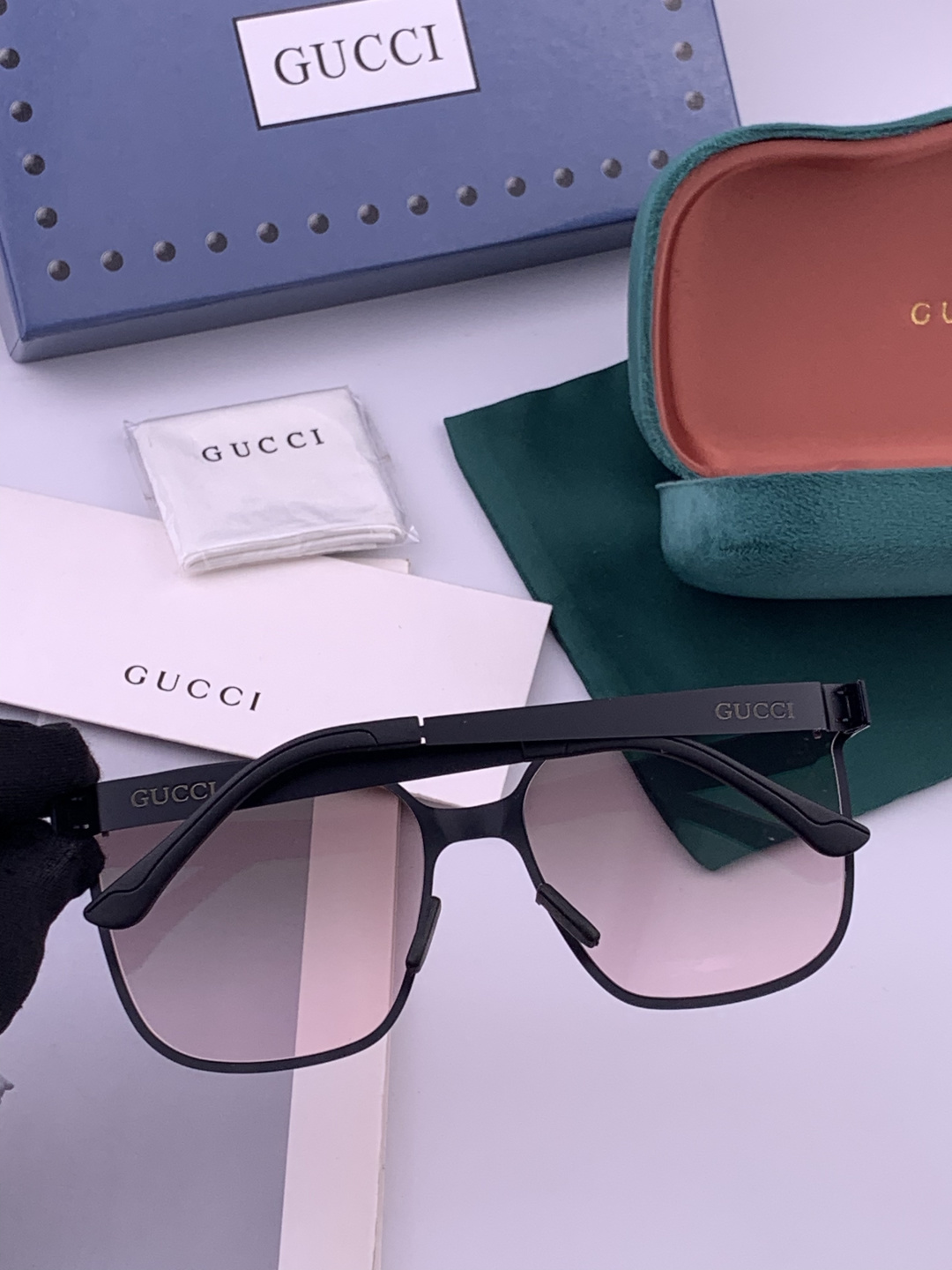♦️ GUCCI 新款男女情侣款太阳镜多边形墨镜iP电镀永不褪色 超轻超有弹性整幅眼镜无螺丝重要的是压不