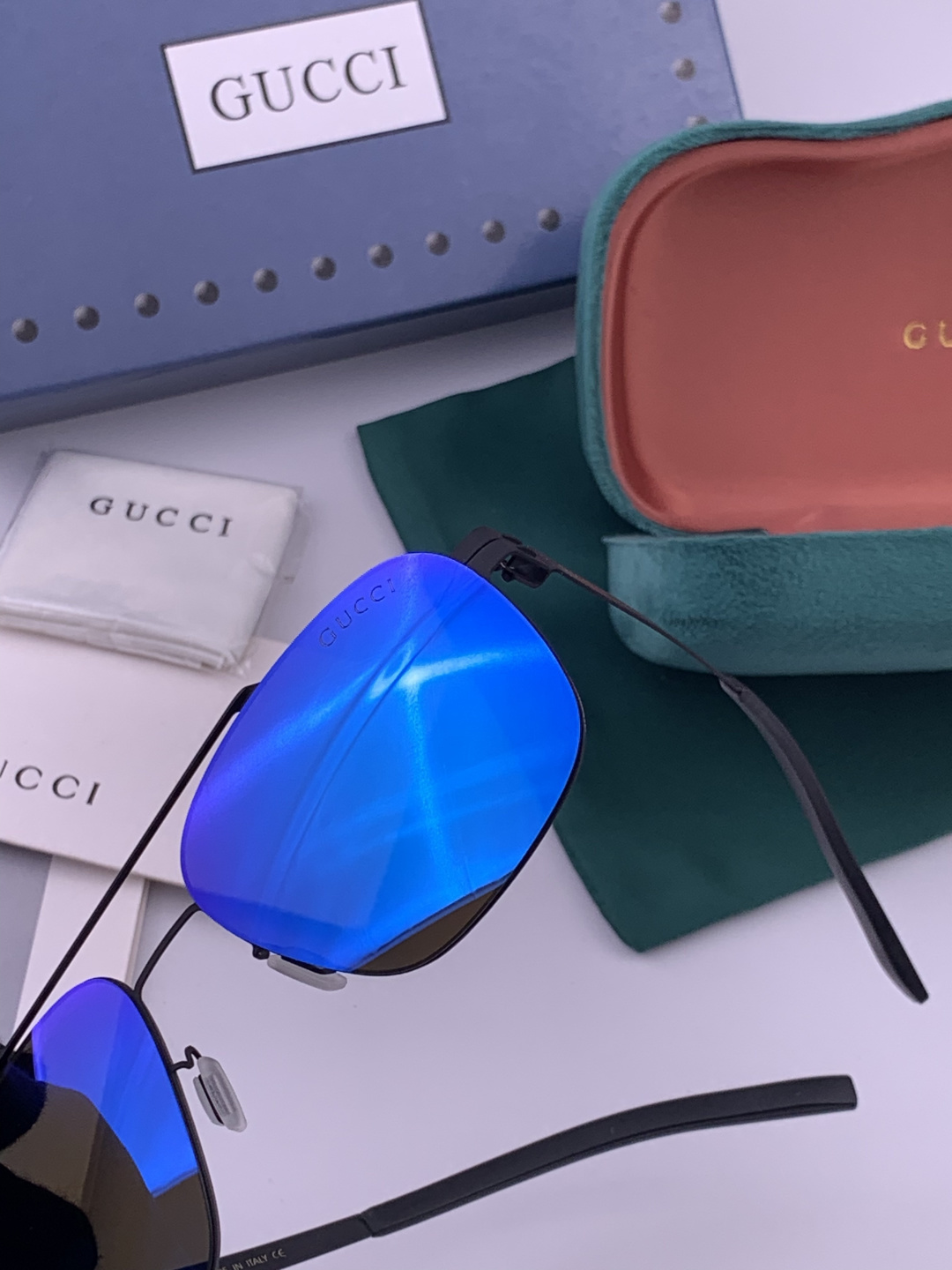 GUCCI 男款炫彩飞行员偏光太阳镜 ❤️材质：高清尼龙加厚卡槽高清偏光镜片 🌹无边框镜架💕颜👍型号：G