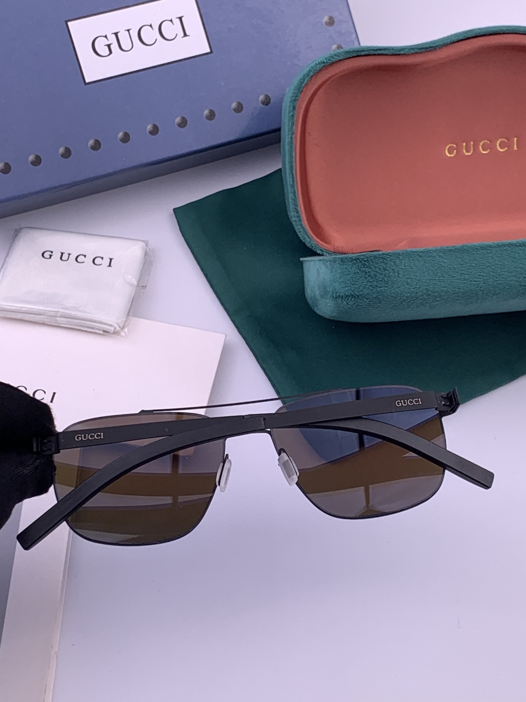 GUCCI 男款炫彩飞行员偏光太阳镜 ❤️材质：高清尼龙加厚卡槽高清偏光镜片 🌹无边框镜架💕颜👍型号：G