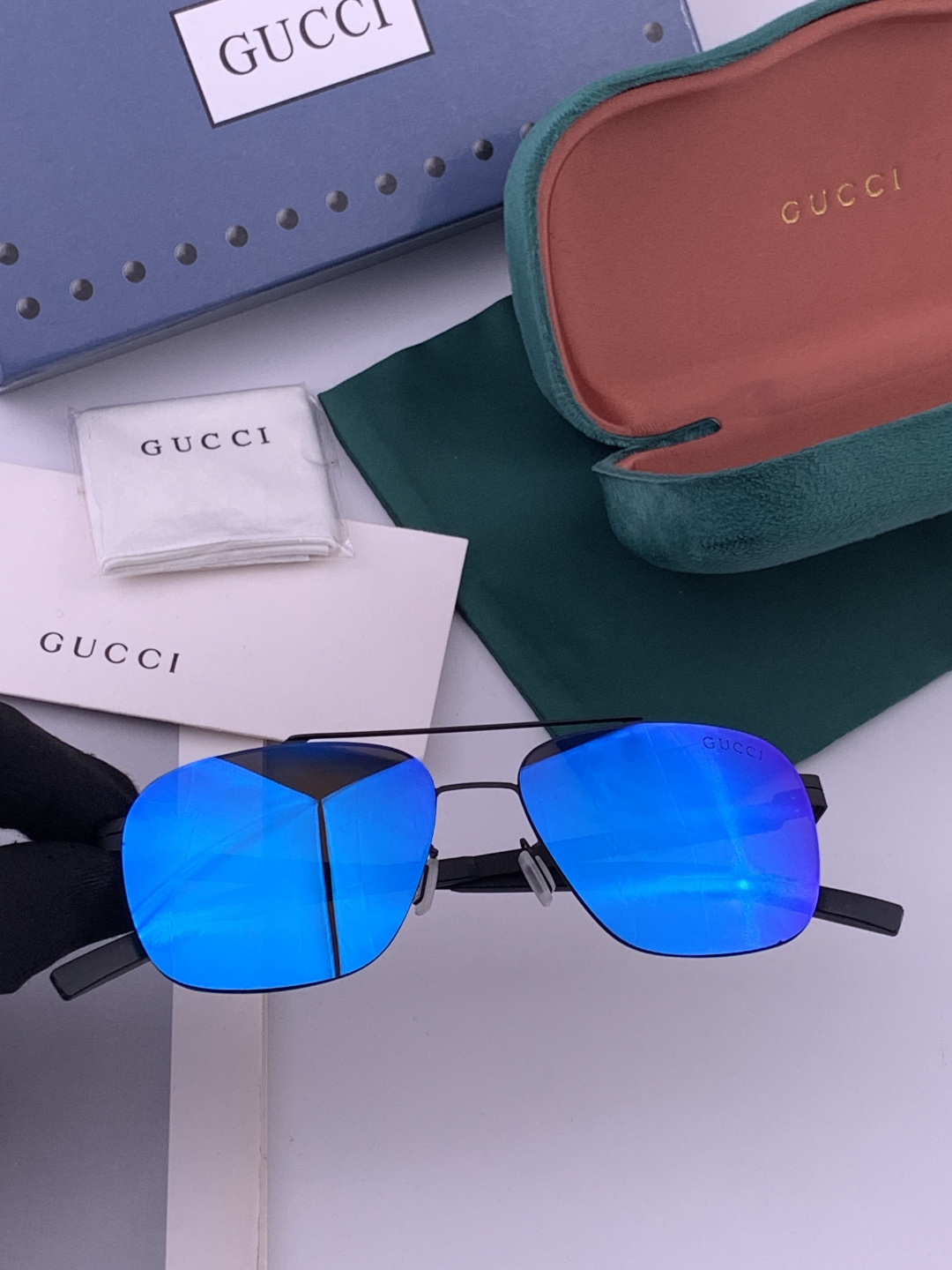 GUCCI 男款炫彩飞行员偏光太阳镜 ❤️材质：高清尼龙加厚卡槽高清偏光镜片 🌹无边框镜架💕颜👍型号：G
