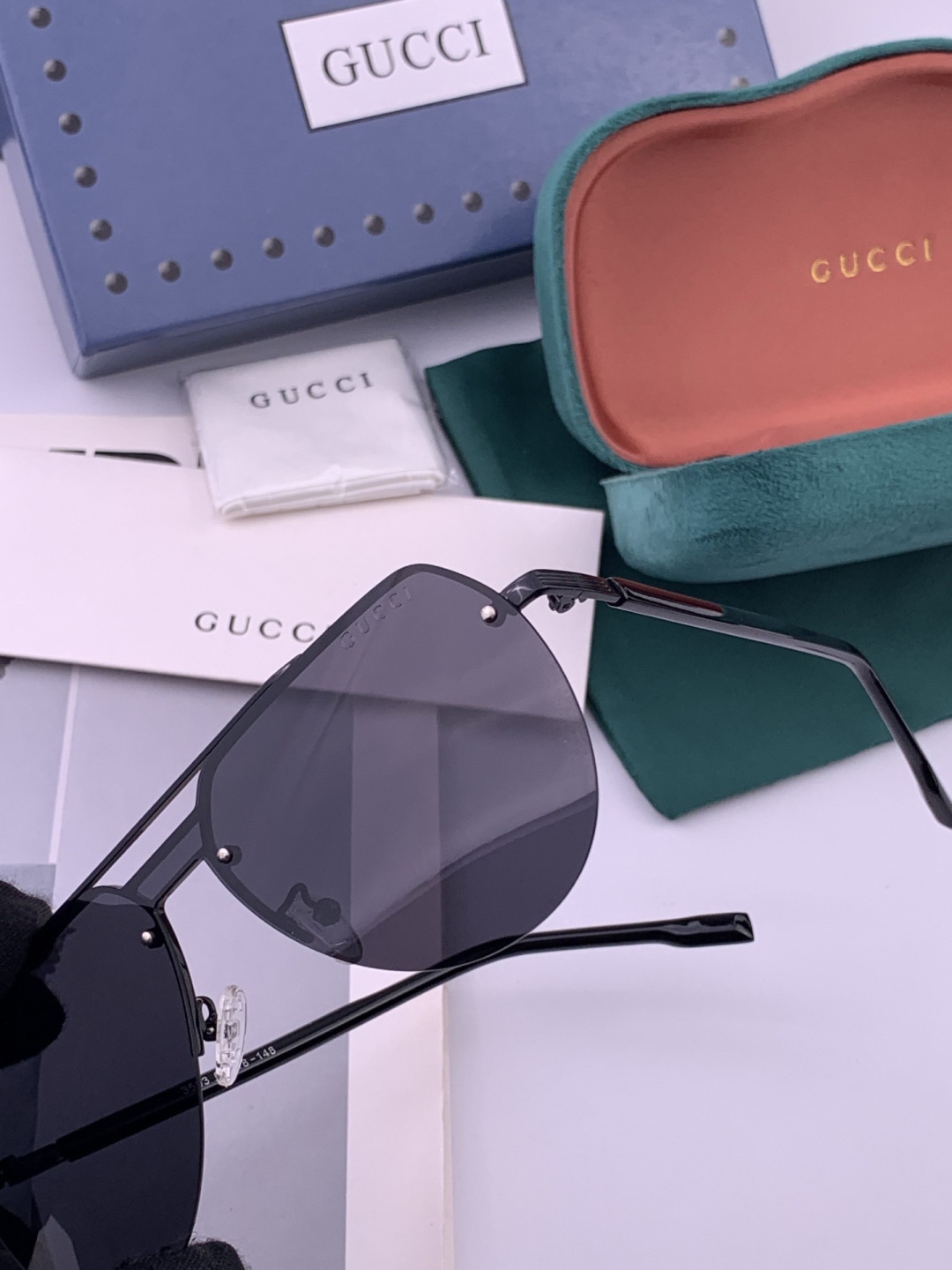 Gucci 🔥  高品质男女款墨镜   👍 进口宝丽来偏光镜片  🔥蛤蟆镜 开车钓鱼都可 🔥百搭显瘦墨镜