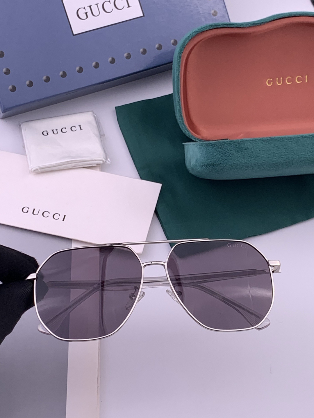 Gucci 🔥  高品质男女款墨镜   👍 进口宝丽来偏光镜片  🔥蛤蟆镜 开车钓鱼都可 🔥百搭显瘦墨镜