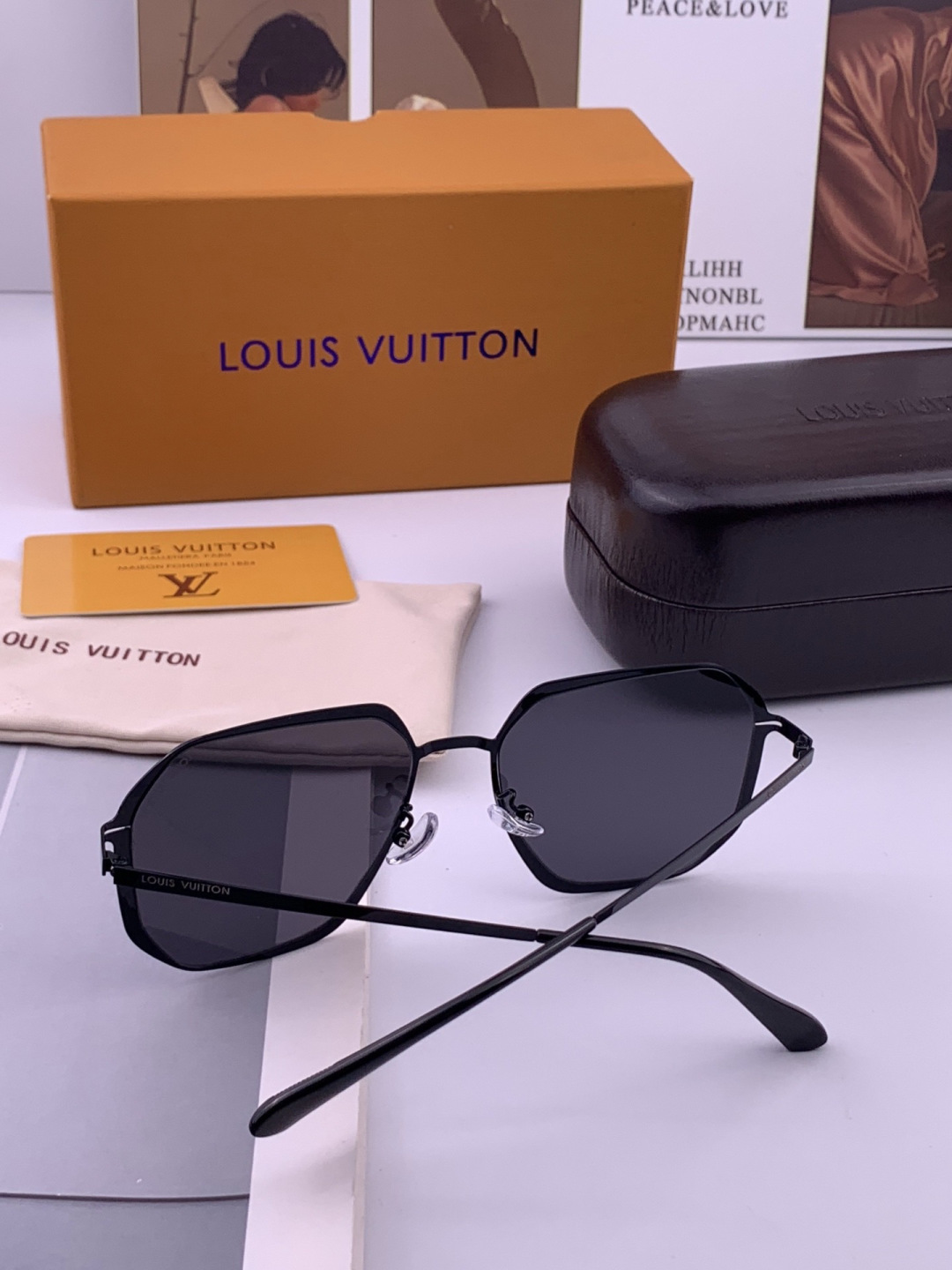 Lv 🔥  高品质男女款墨镜   👍 尼龙偏光镜片  🔥 开车钓鱼都可 🔥百搭显瘦墨镜韩版大框司机开车防