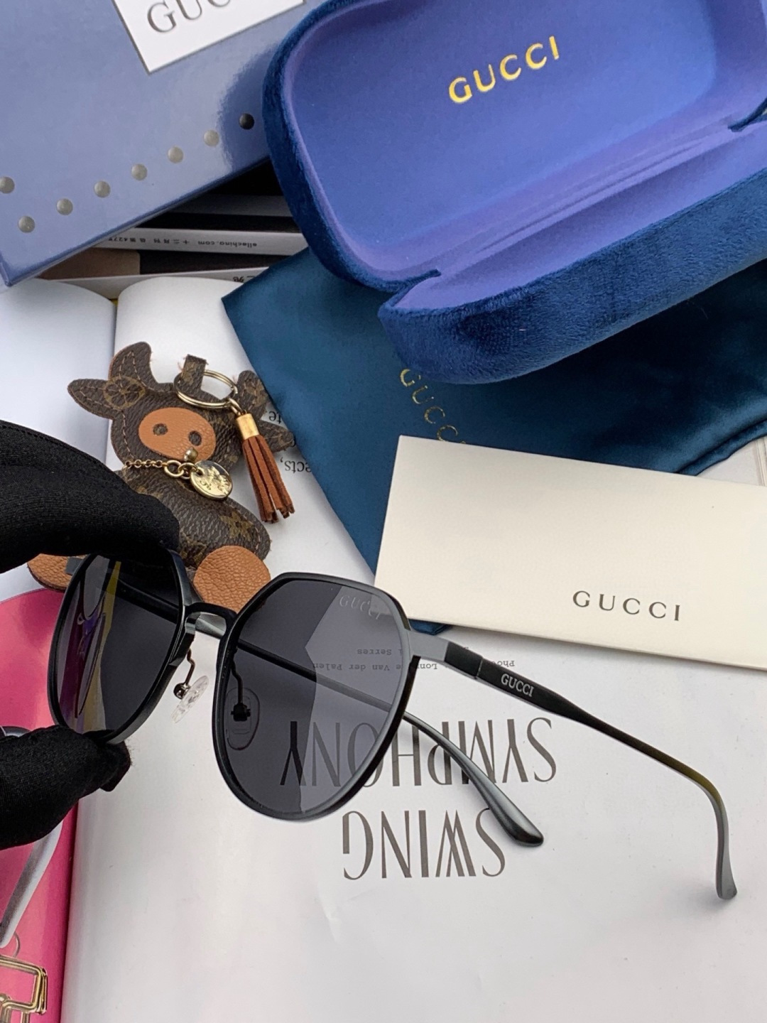 GUCCI-新款情侣款偏光太阳镜、完美品质，独特设计 高品质  高档哑色男仕太阳镜铝镁材质的镜架超轻还防