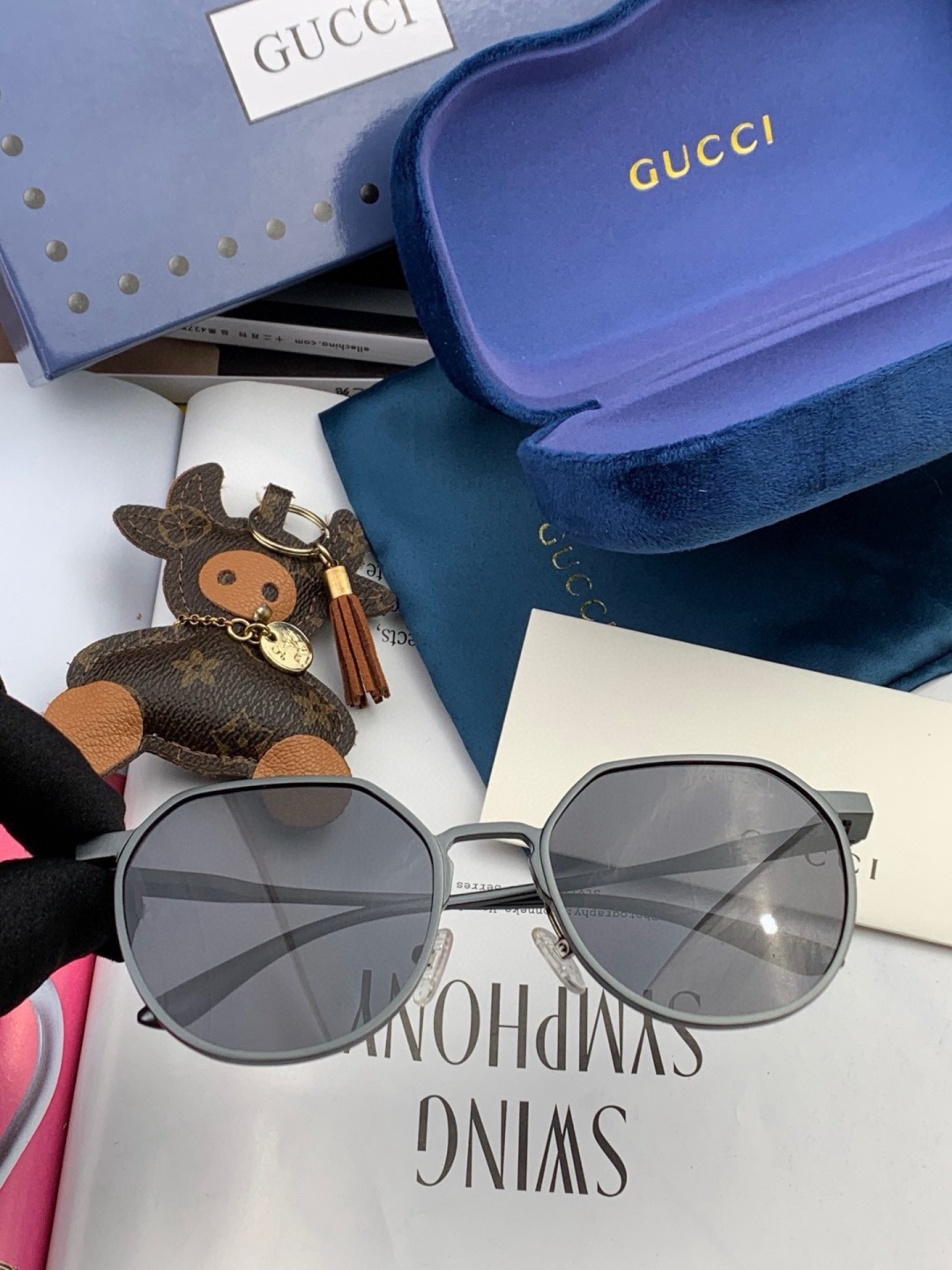 GUCCI-新款情侣款偏光太阳镜、完美品质，独特设计 高品质  高档哑色男仕太阳镜铝镁材质的镜架超轻还防