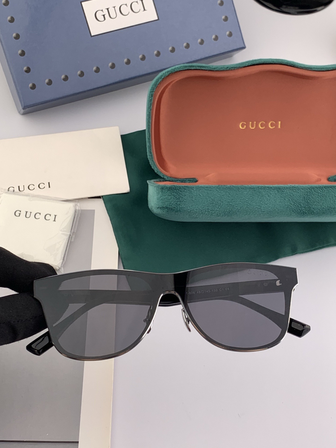 连体镜GUCCI 开春新款一体镜 大框太阳镜男女同款 😎 爆款大框尼龙太阳镜 超逼格超酷 镜腿品牌设计感