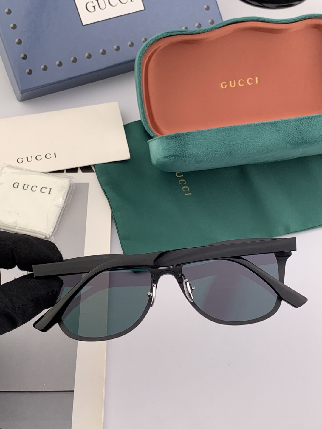 连体镜GUCCI 开春新款一体镜 大框太阳镜男女同款 😎 爆款大框尼龙太阳镜 超逼格超酷 镜腿品牌设计感
