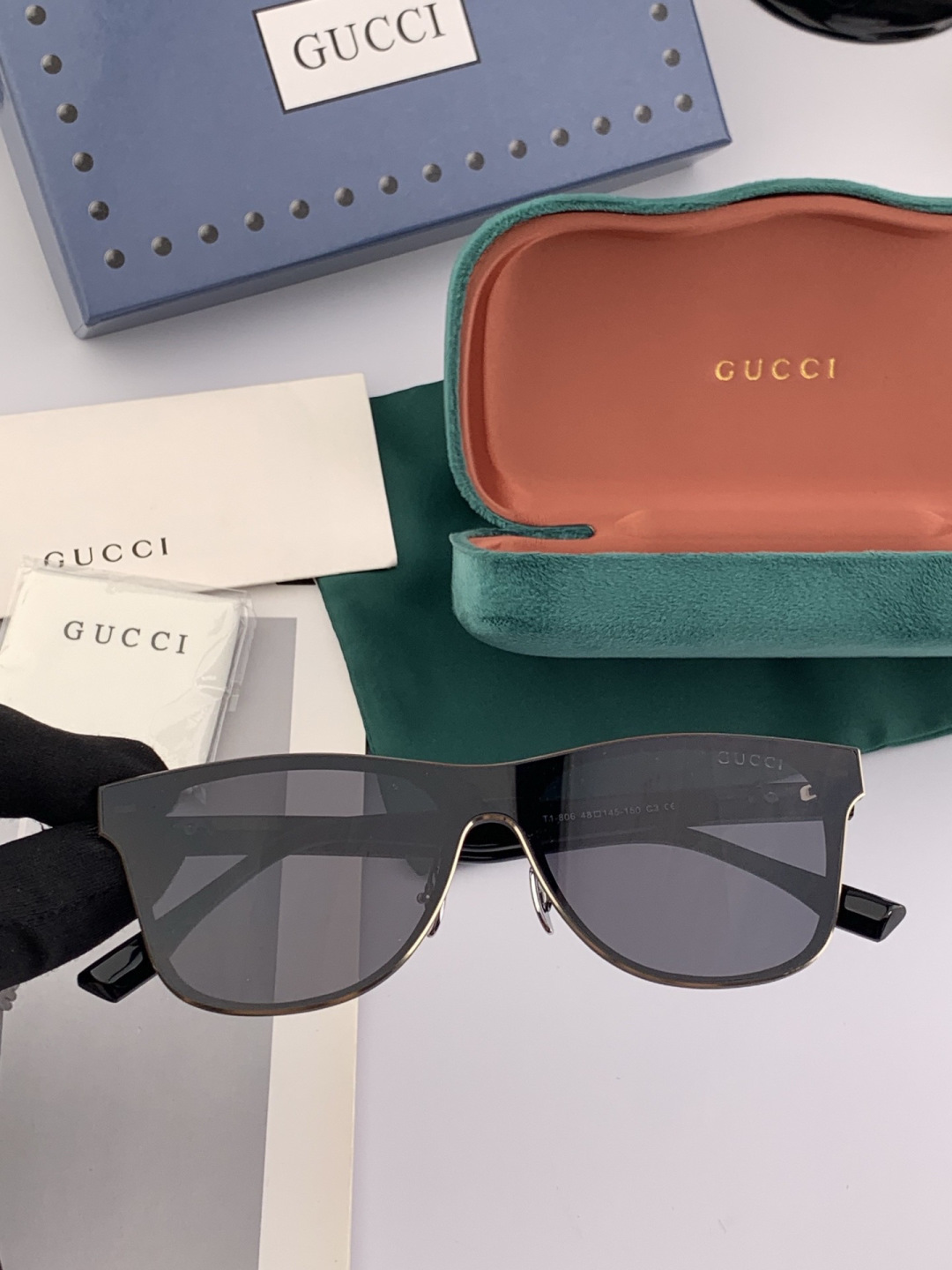 连体镜GUCCI 开春新款一体镜 大框太阳镜男女同款 😎 爆款大框尼龙太阳镜 超逼格超酷 镜腿品牌设计感