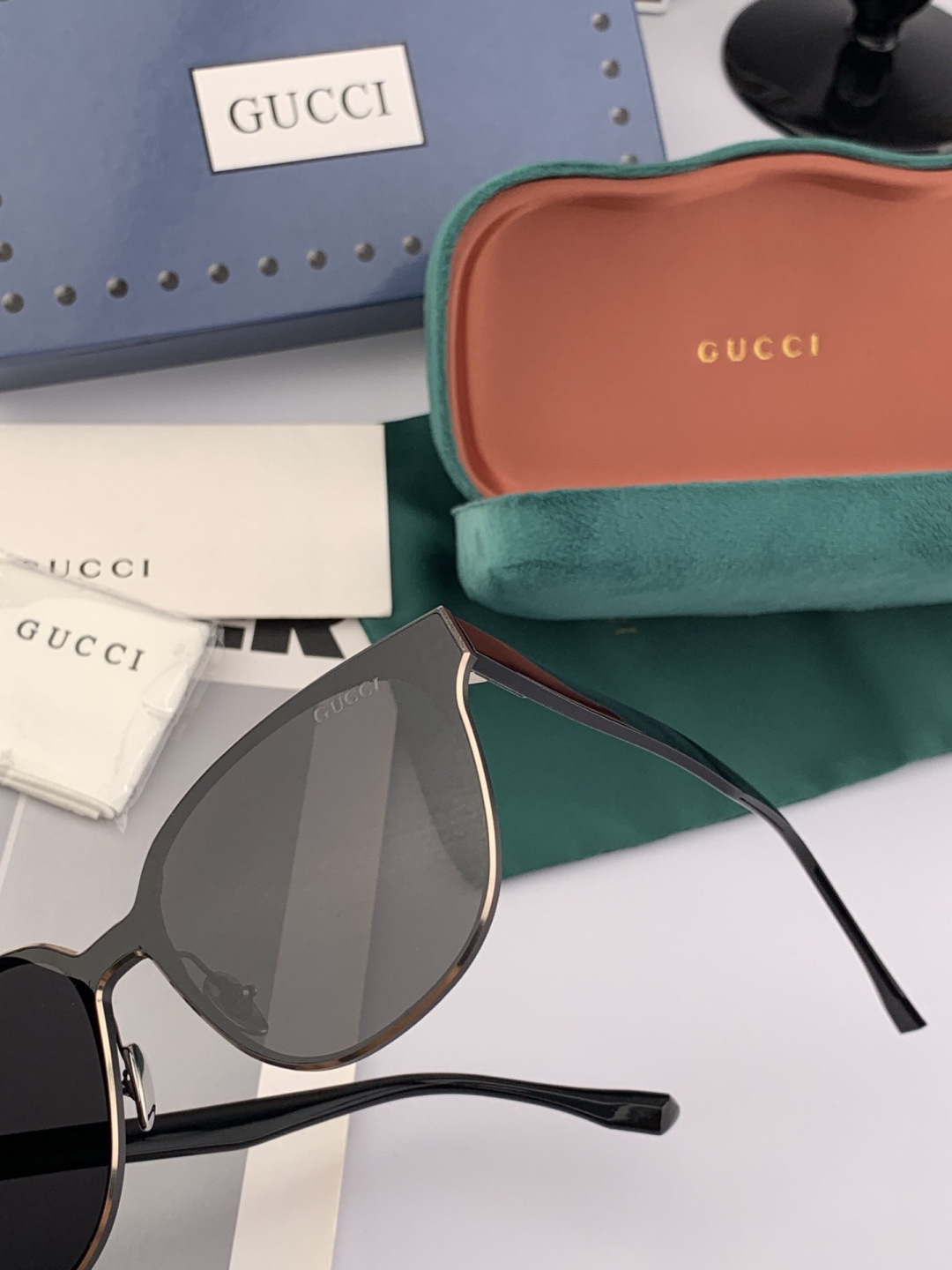连体镜GUCCI 开春新款一体镜 大框太阳镜男女同款 😎 爆款大框尼龙太阳镜 超逼格超酷 镜腿品牌设计感