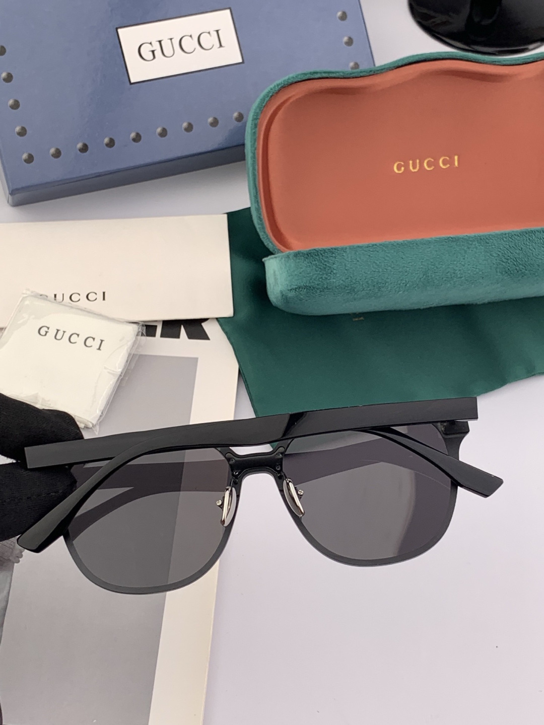 连体镜GUCCI 开春新款一体镜 大框太阳镜男女同款 😎 爆款大框尼龙太阳镜 超逼格超酷 镜腿品牌设计感