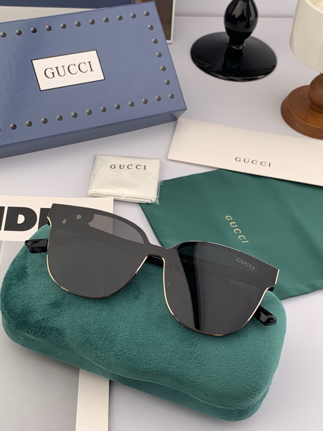 连体镜GUCCI 开春新款一体镜 大框太阳镜男女同款 😎 爆款大框尼龙太阳镜 超逼格超酷 镜腿品牌设计感