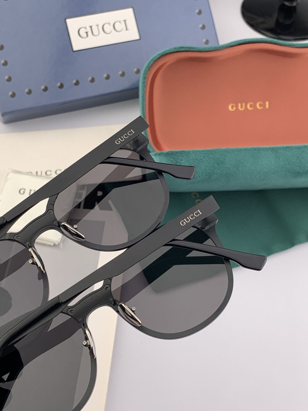 连体镜GUCCI 开春新款一体镜 大框太阳镜男女同款 😎 爆款大框尼龙太阳镜 超逼格超酷 镜腿品牌设计感