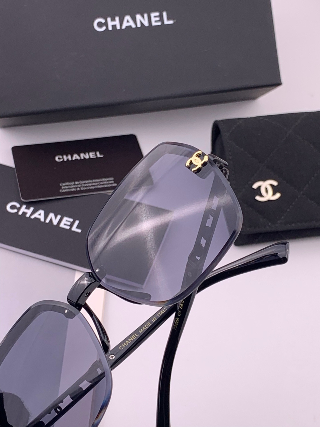 新品CHANEL 香奈儿太阳镜以独特魅力和前卫风格诠释春夏最新眼镜，质感超好佩带舒适 型号：CH6700