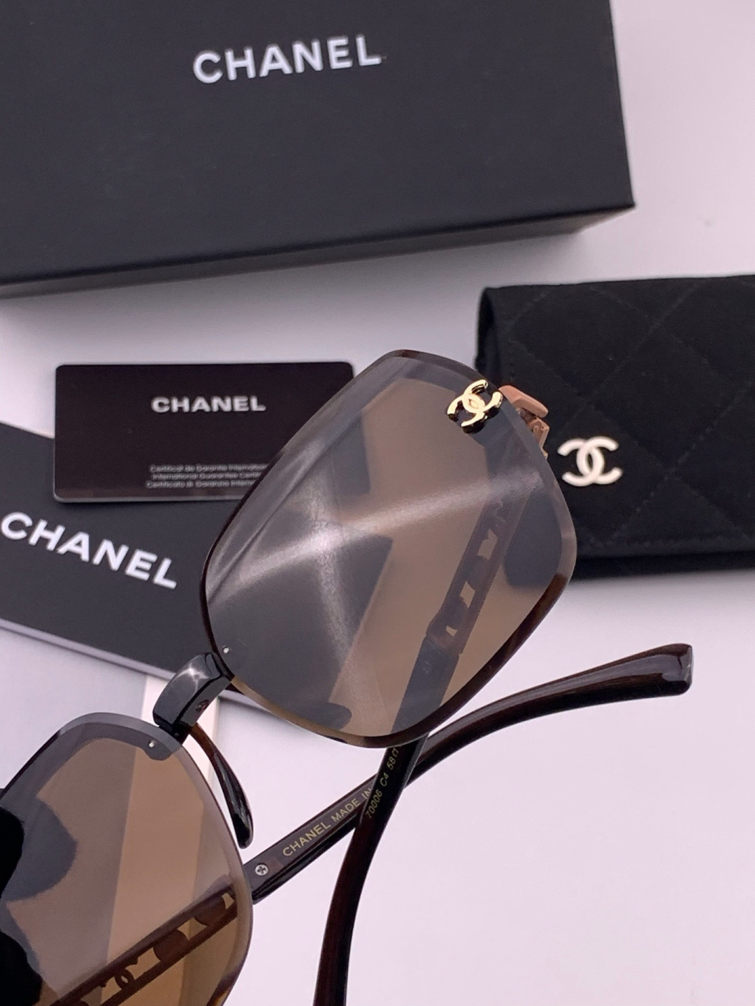 新品CHANEL 香奈儿太阳镜以独特魅力和前卫风格诠释春夏最新眼镜，质感超好佩带舒适 型号：CH6700