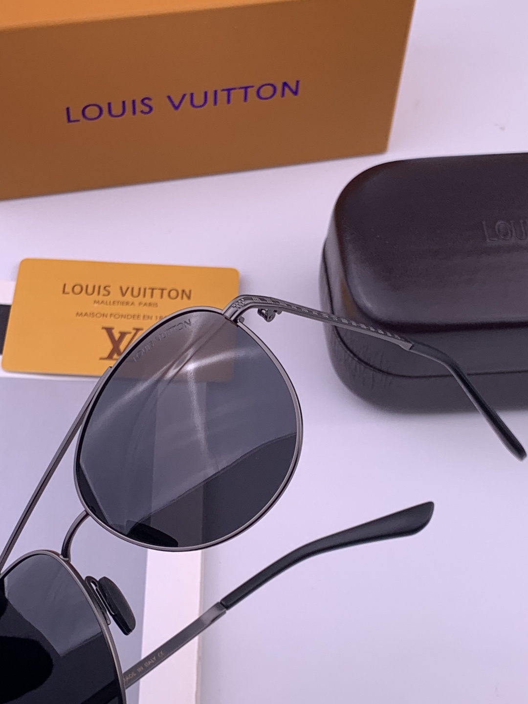 LV🔥高品质男女款”太阳镜🔥 开车钓鱼都可🔥百搭显瘦墨镜韩版男士飞行员大框司机开车防紫外线太阳镜，型号：