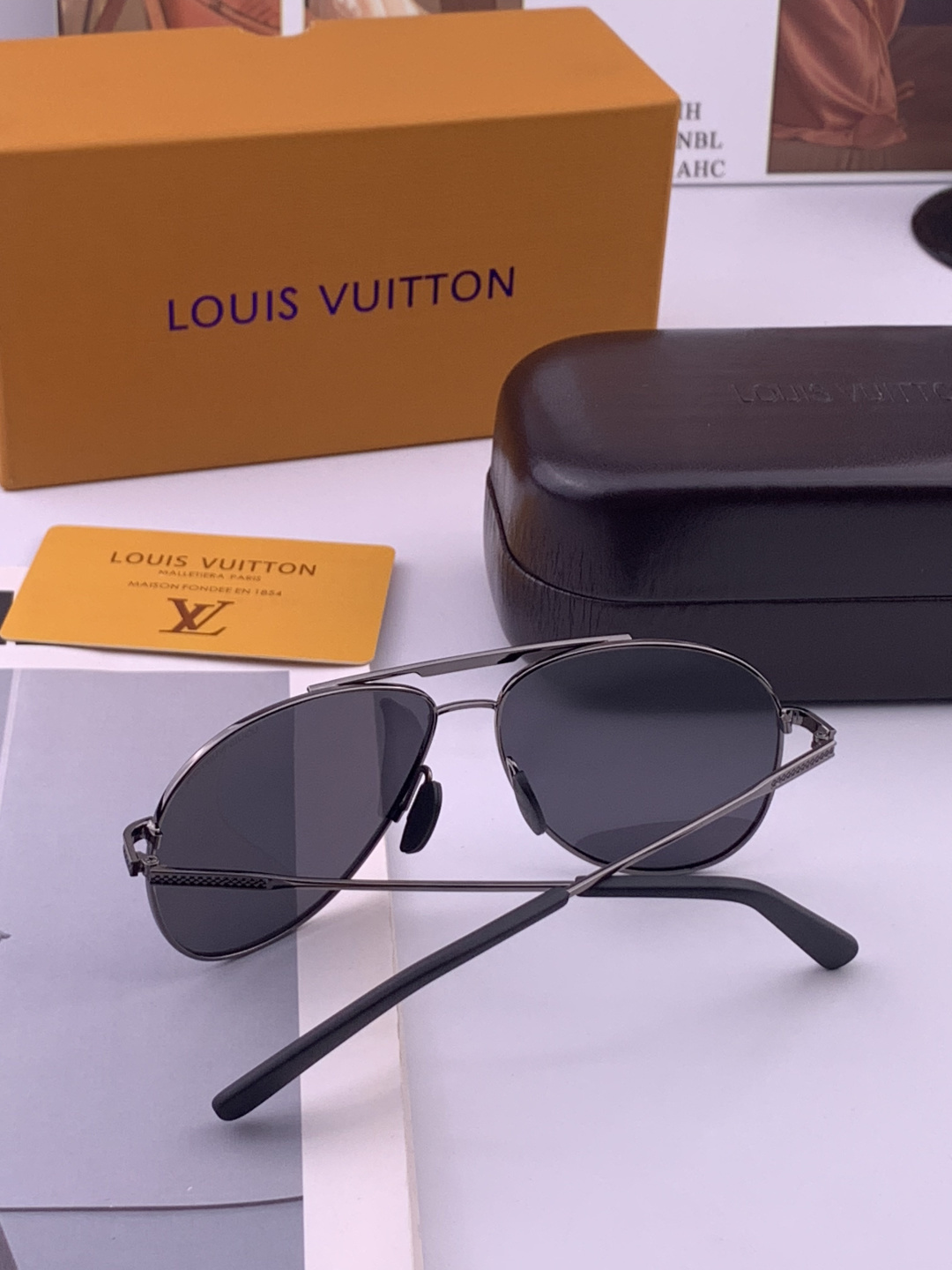 LV🔥高品质男女款”太阳镜🔥 开车钓鱼都可🔥百搭显瘦墨镜韩版男士飞行员大框司机开车防紫外线太阳镜，型号：