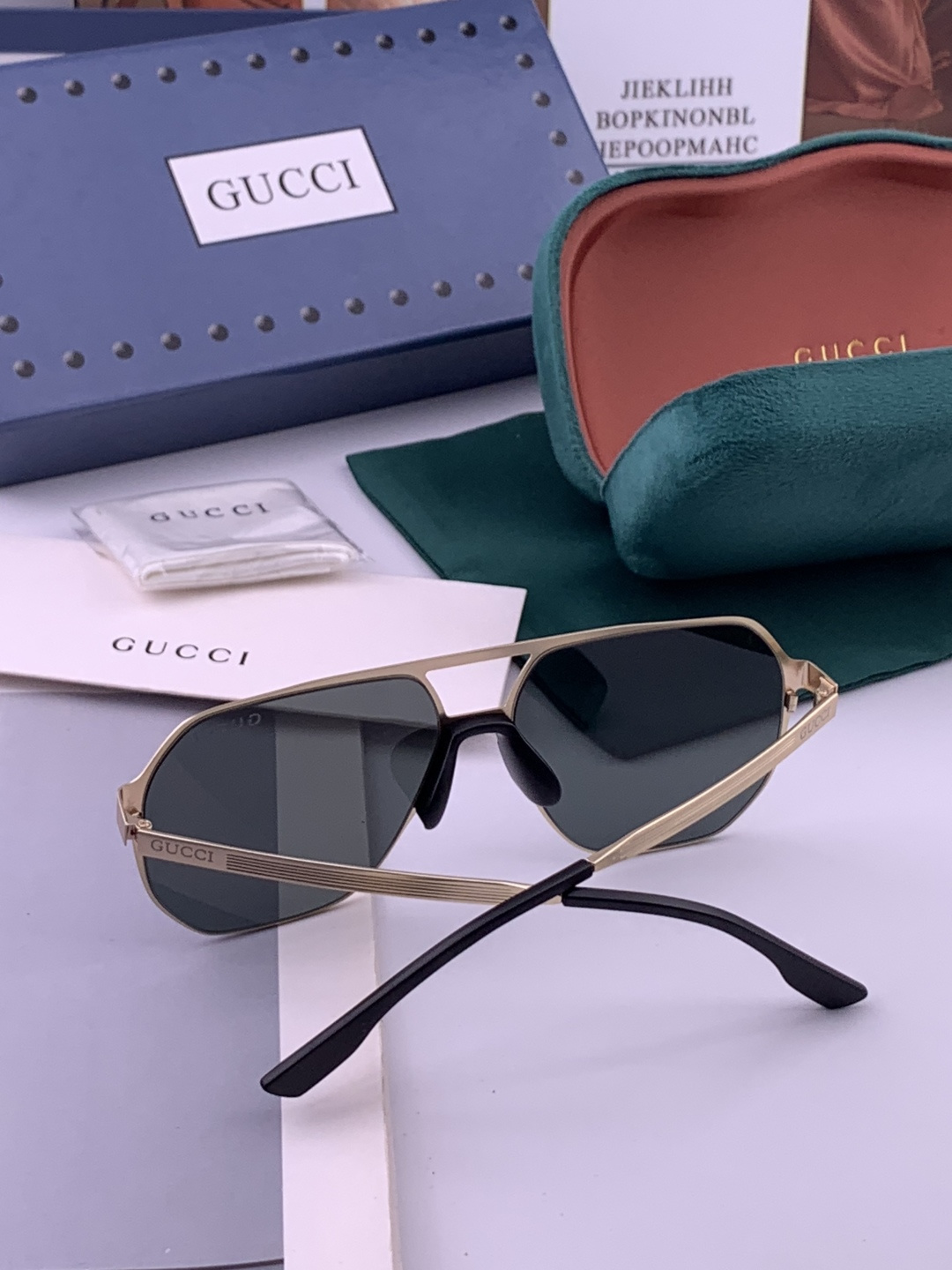 GUCCI 男款炫彩飞行员偏光太阳镜 ❤️材质：高清尼龙加厚卡槽高清偏光镜片 🌹无边框镜架💕颜👍型号：G
