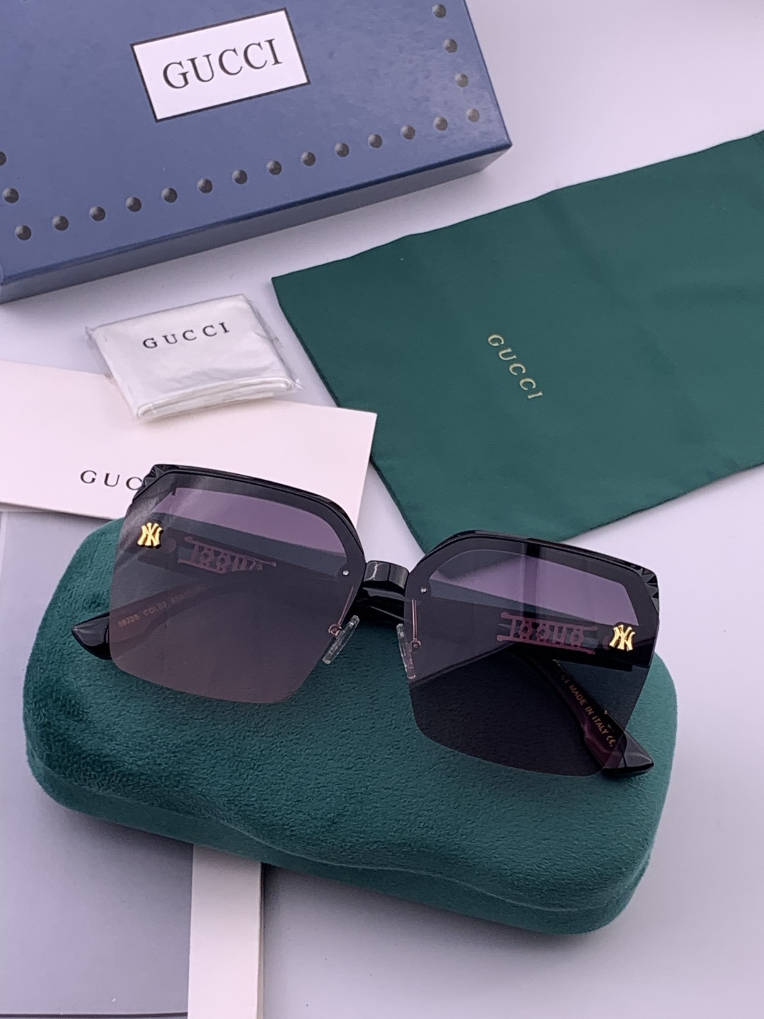 【TR偏光系列】Gucci   经典的方框设计，不挑脸型，无论搭配大衣还是连衣裙都非常显气质偏光镜片预防