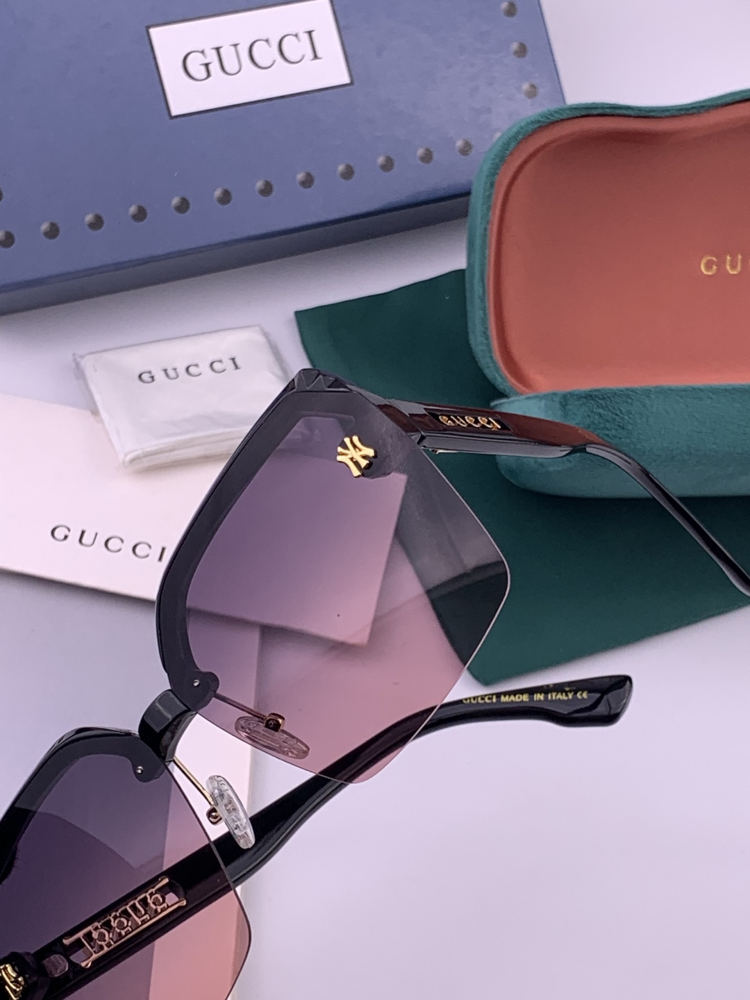 【TR偏光系列】Gucci   经典的方框设计，不挑脸型，无论搭配大衣还是连衣裙都非常显气质偏光镜片预防