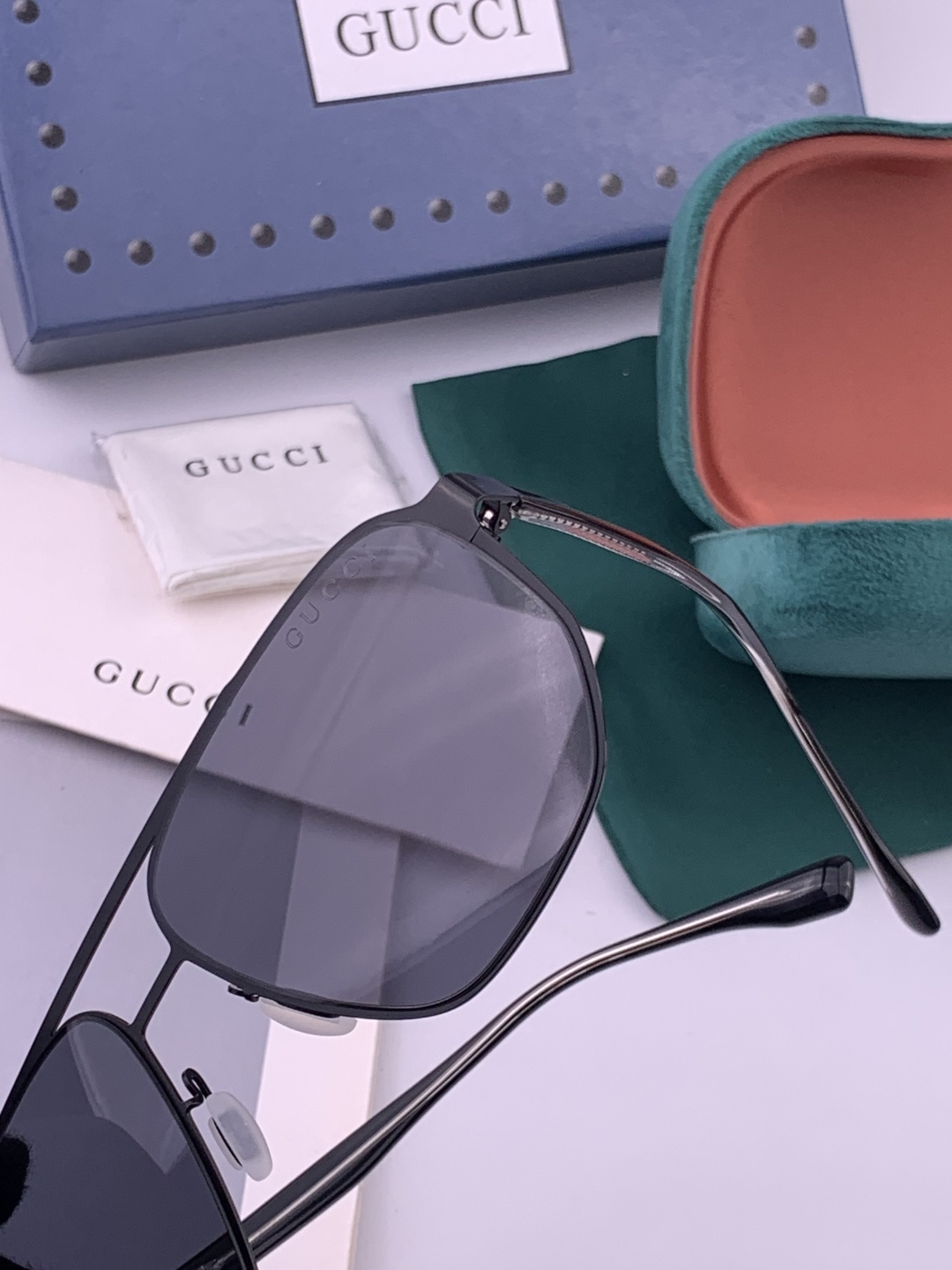 GUCCI 男款炫彩飞行员偏光太阳镜 ❤️材质：高清尼龙加厚卡槽高清偏光镜片 🌹无边框镜架💕颜👍型号：G