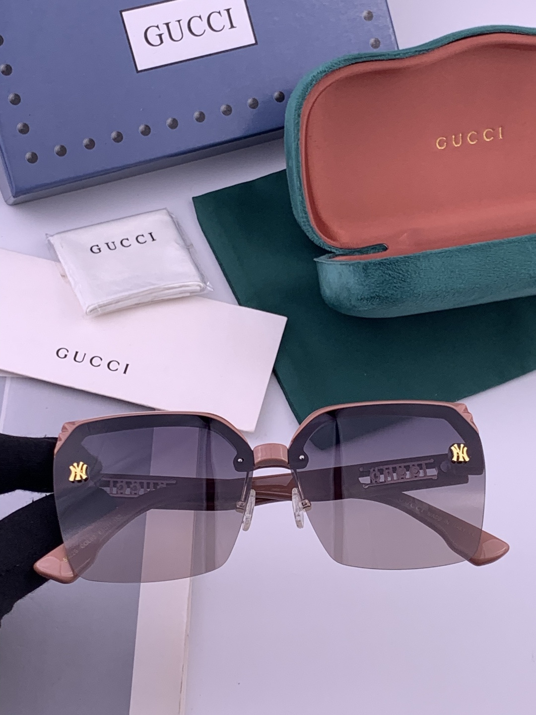 【TR偏光系列】Gucci   经典的方框设计，不挑脸型，无论搭配大衣还是连衣裙都非常显气质偏光镜片预防